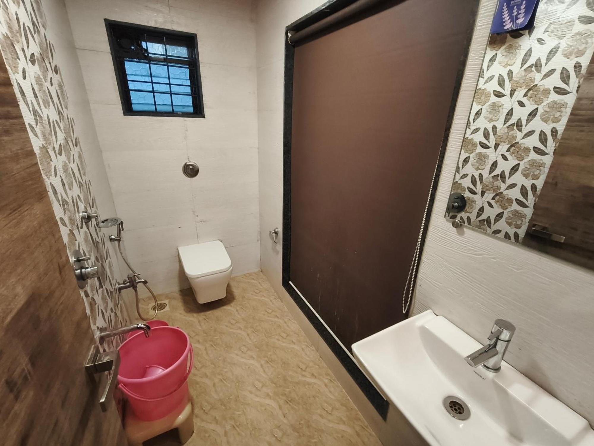 Mangal Residency !! 600 Mts From Railway Station !! Couple Friendly !! Hotel Lonavala