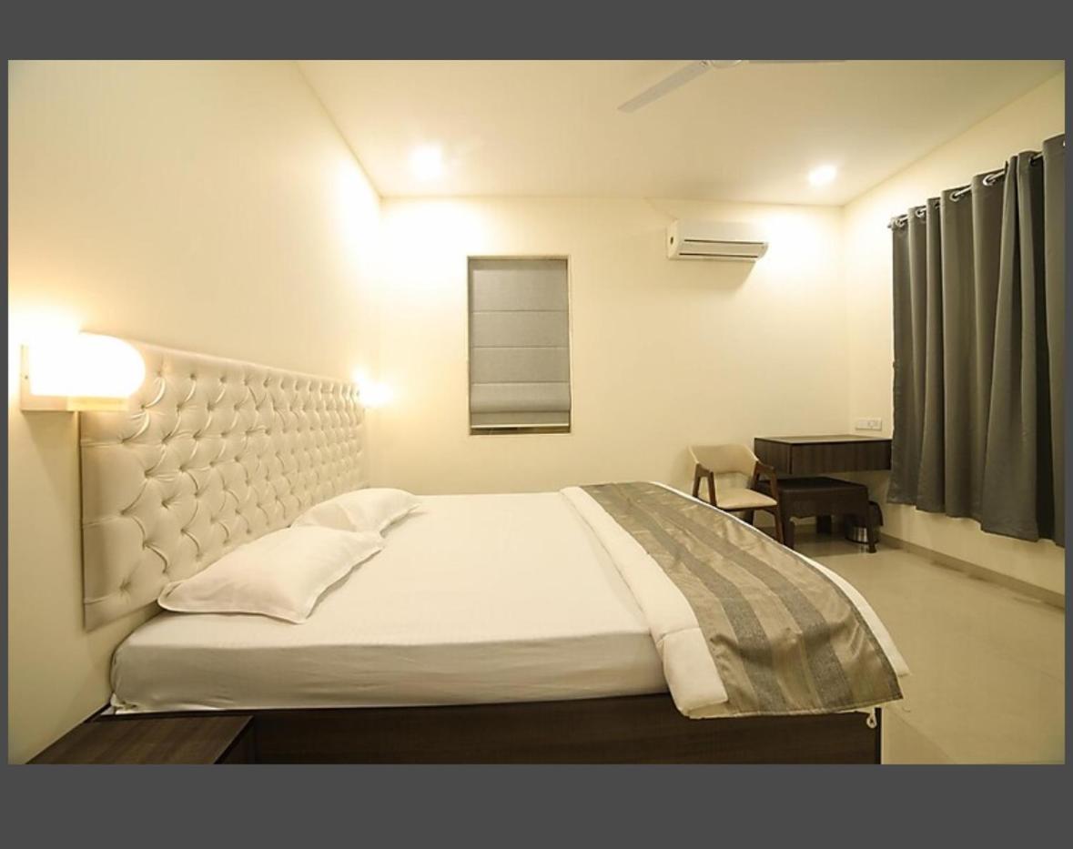 Woods By Mizzle Exotica Premium * Lonavala