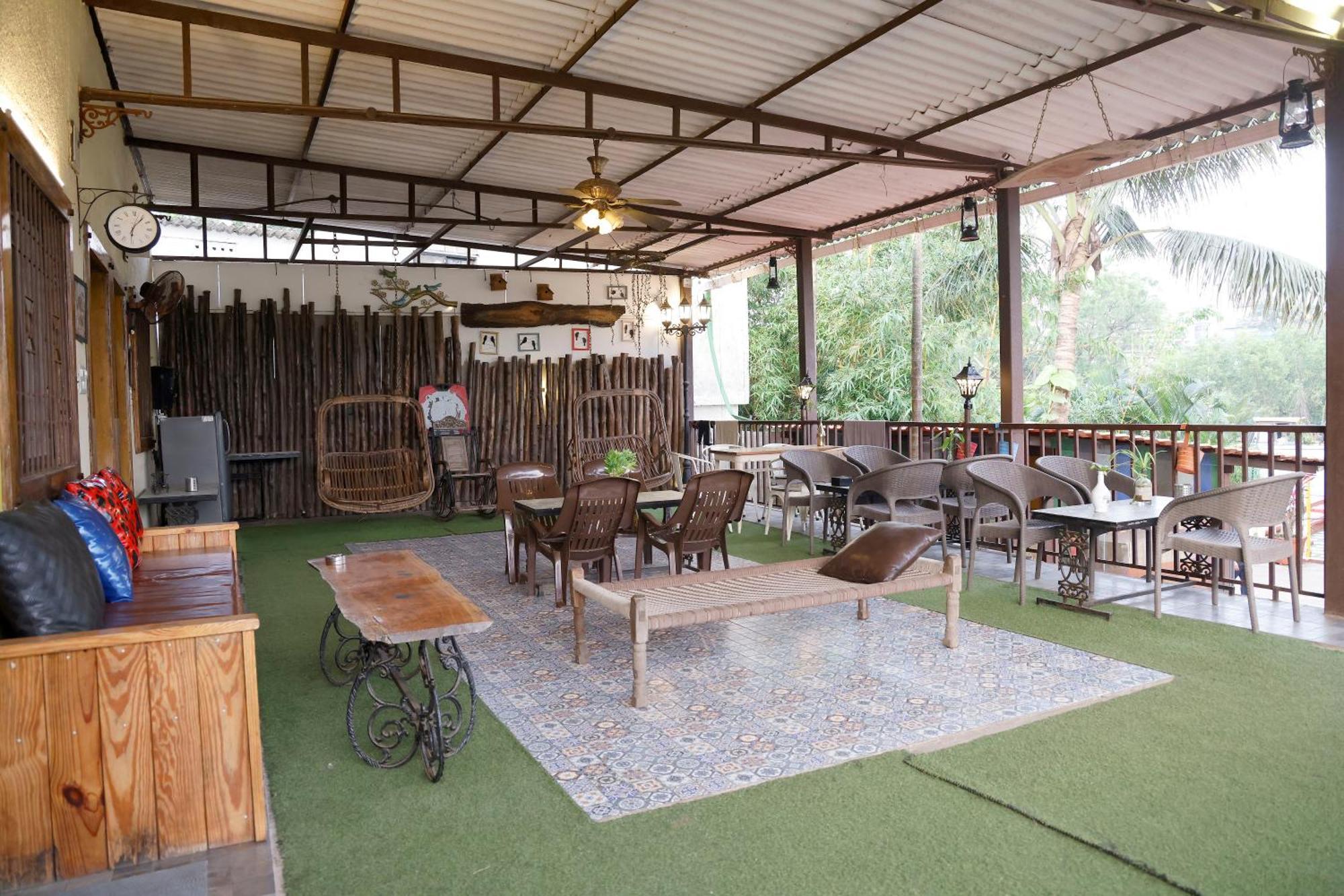 Hostel Hot - House Of Travellers, By Mody *