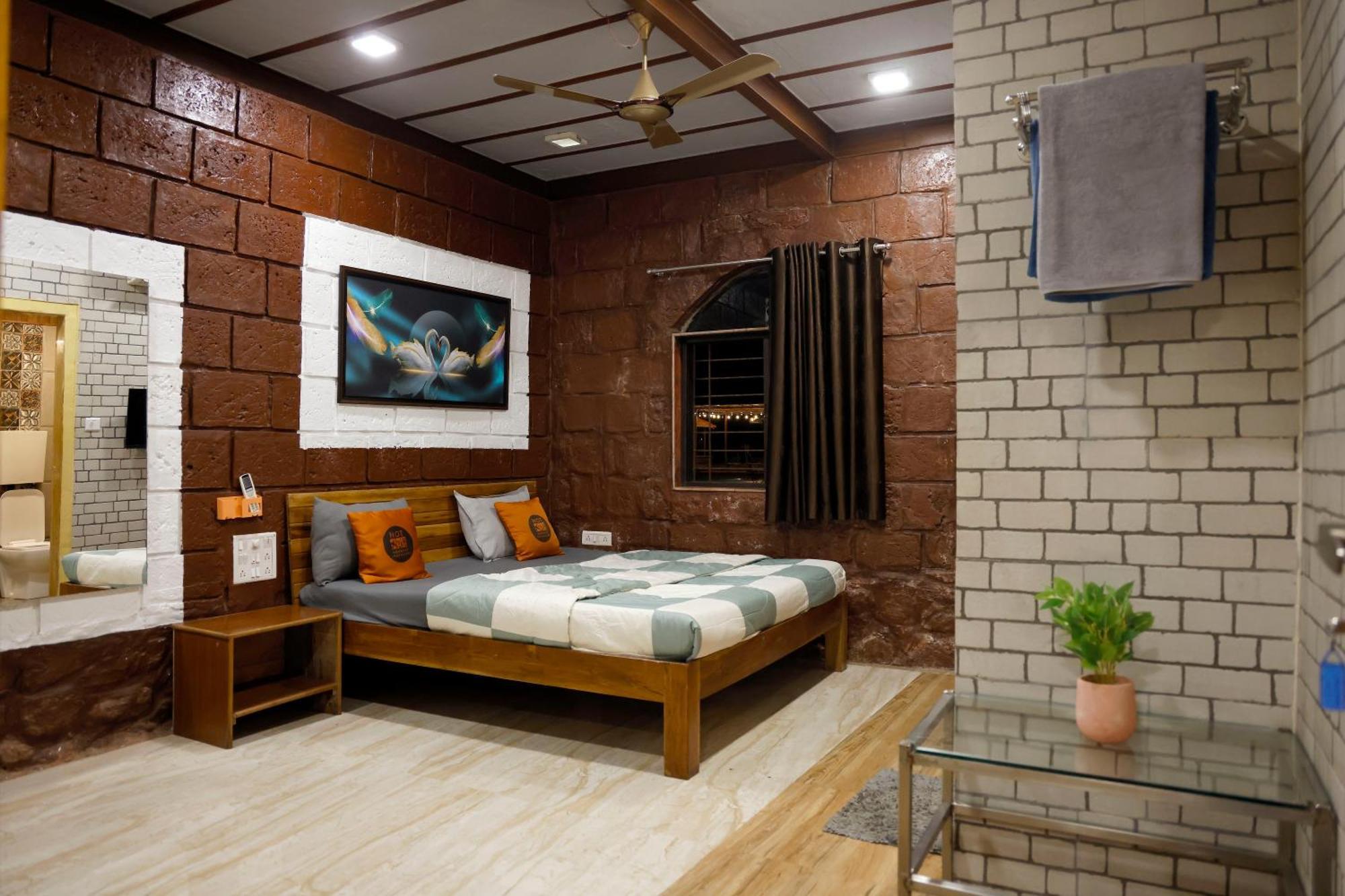 Hot - House Of Travellers, By Mody Hostel *