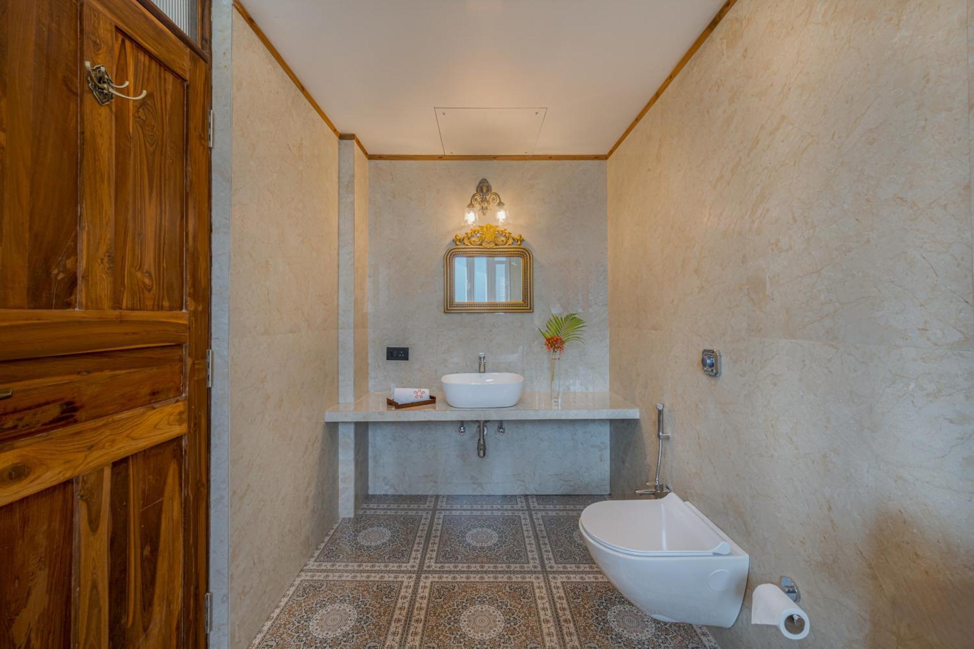 Saffronstays Ryewood Park Estate Villa