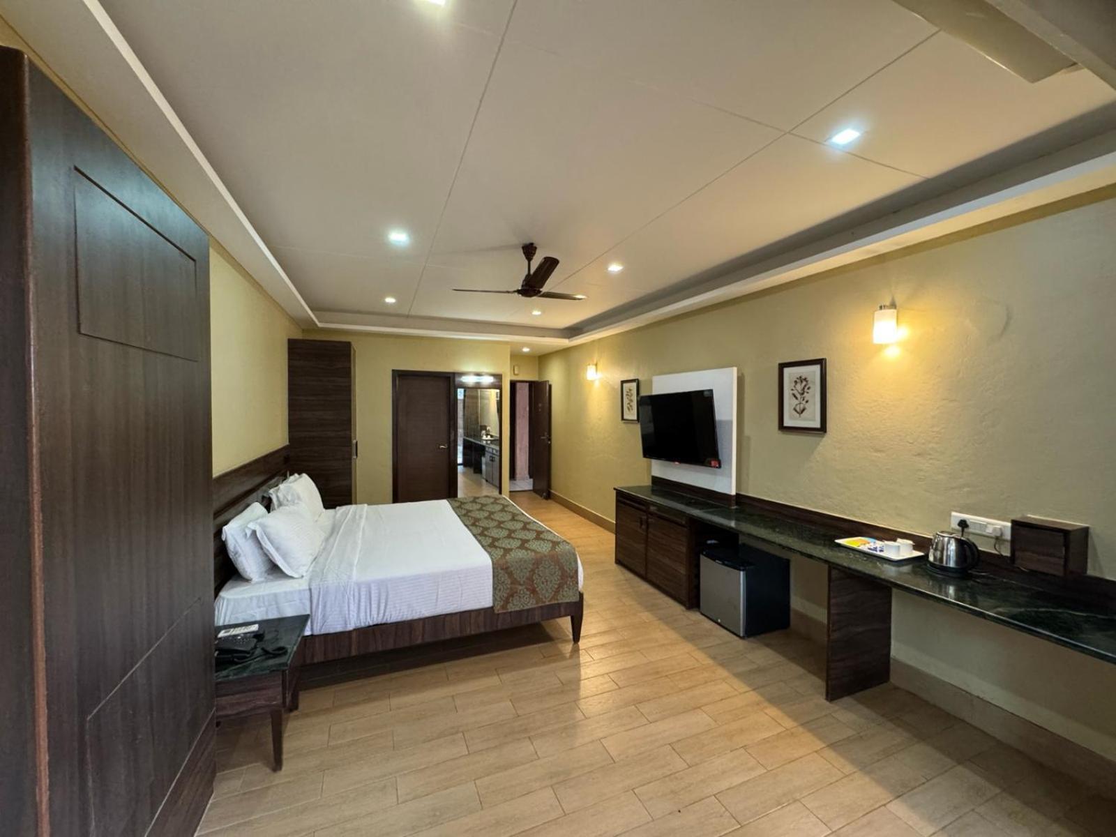 Upper Deck - And Relax At The Highest Peak 4*