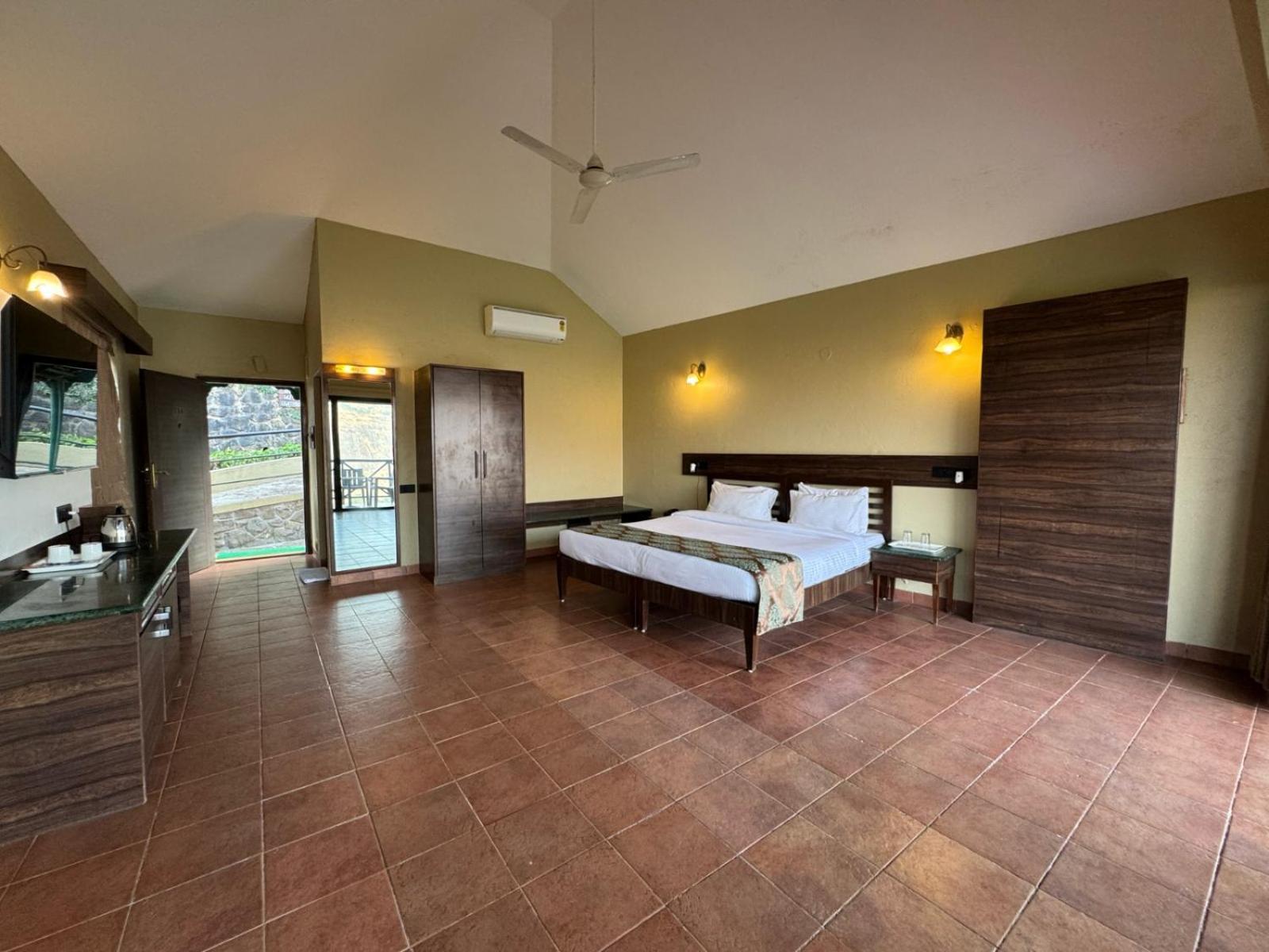 Upper Deck - And Relax At The Highest Peak Resort
