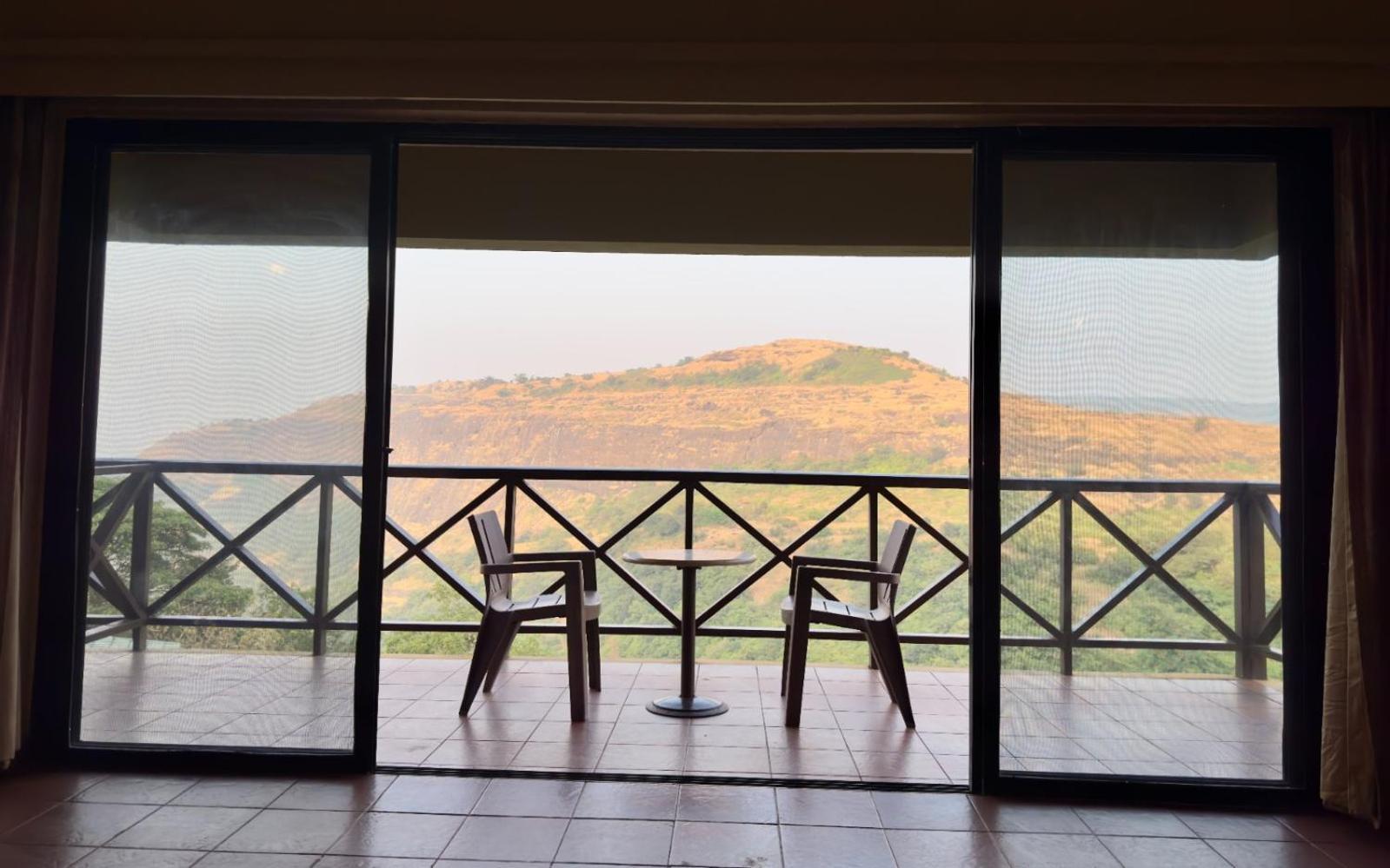 Upper Deck - And Relax At The Highest Peak 4*