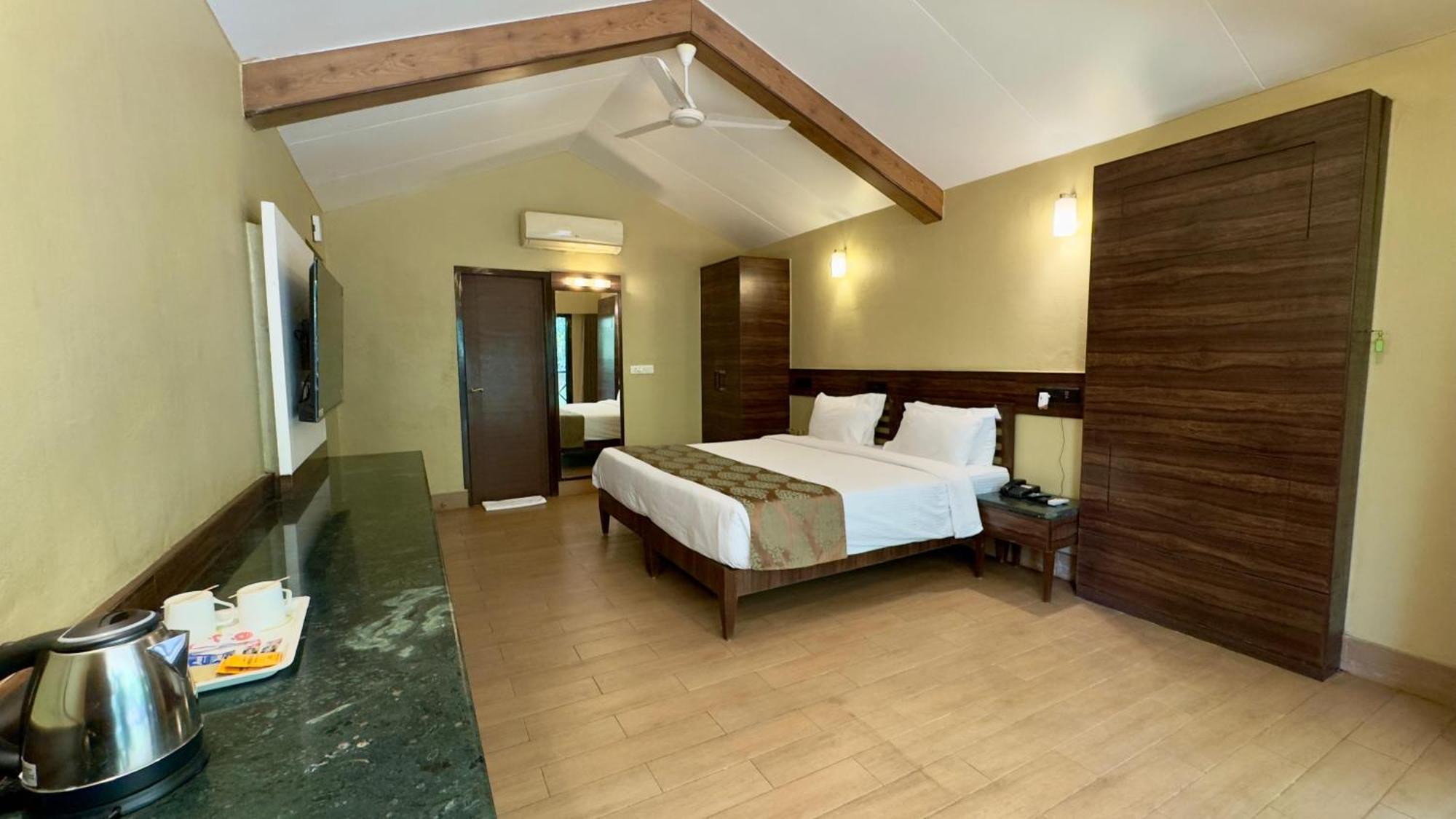 Upper Deck - And Relax At The Highest Peak 4*