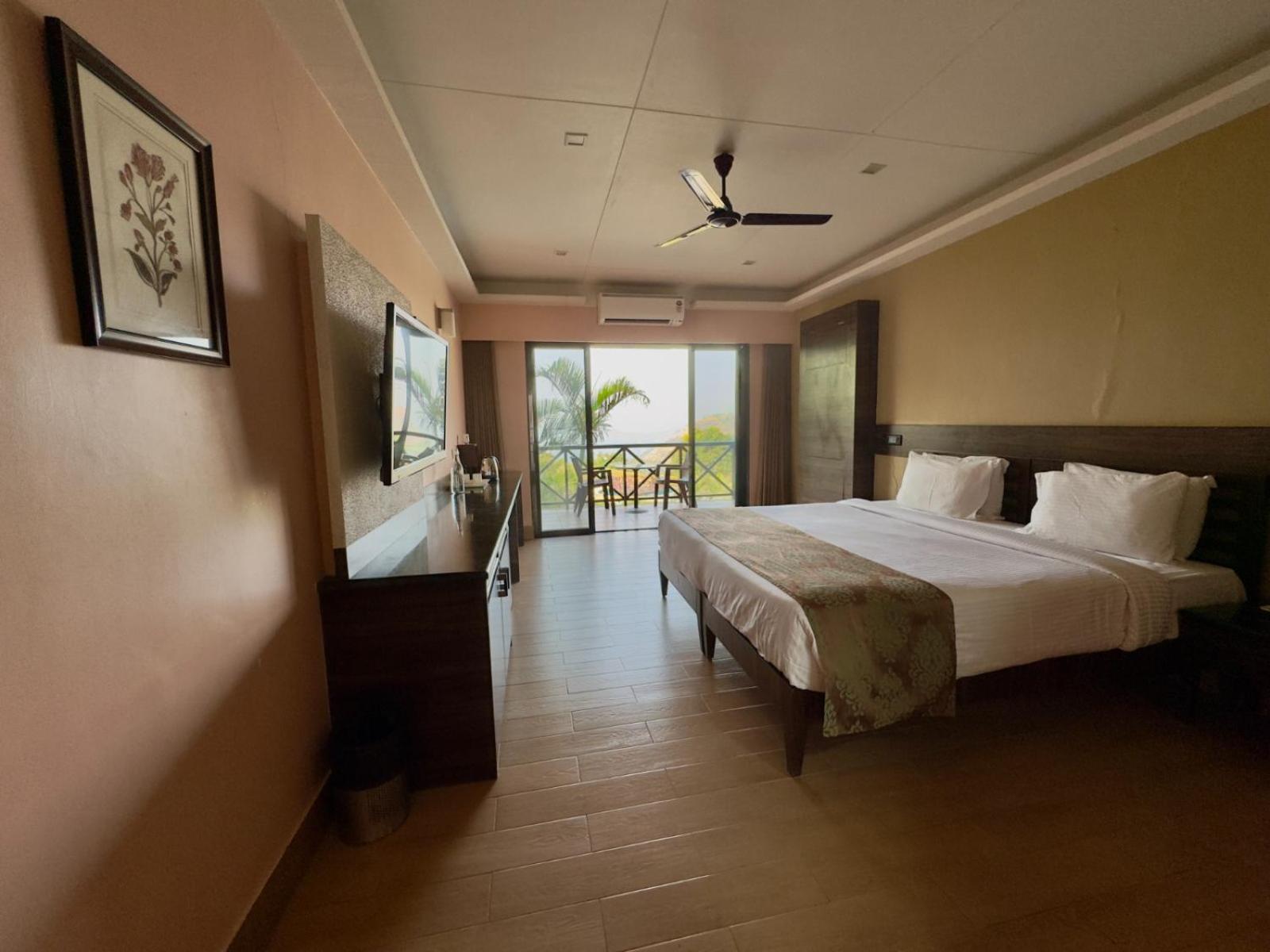 Upper Deck - And Relax At The Highest Peak Resort 4*