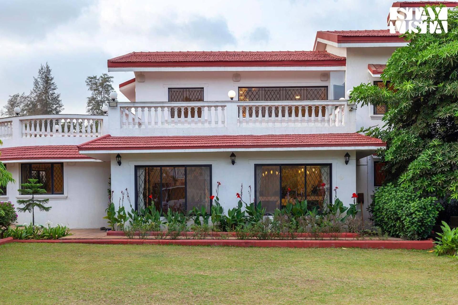 Villa Casa Enchante By Stayvista - Pool, Views, Ping Pong, And A Lush Lawn For A Perfect Retreat *