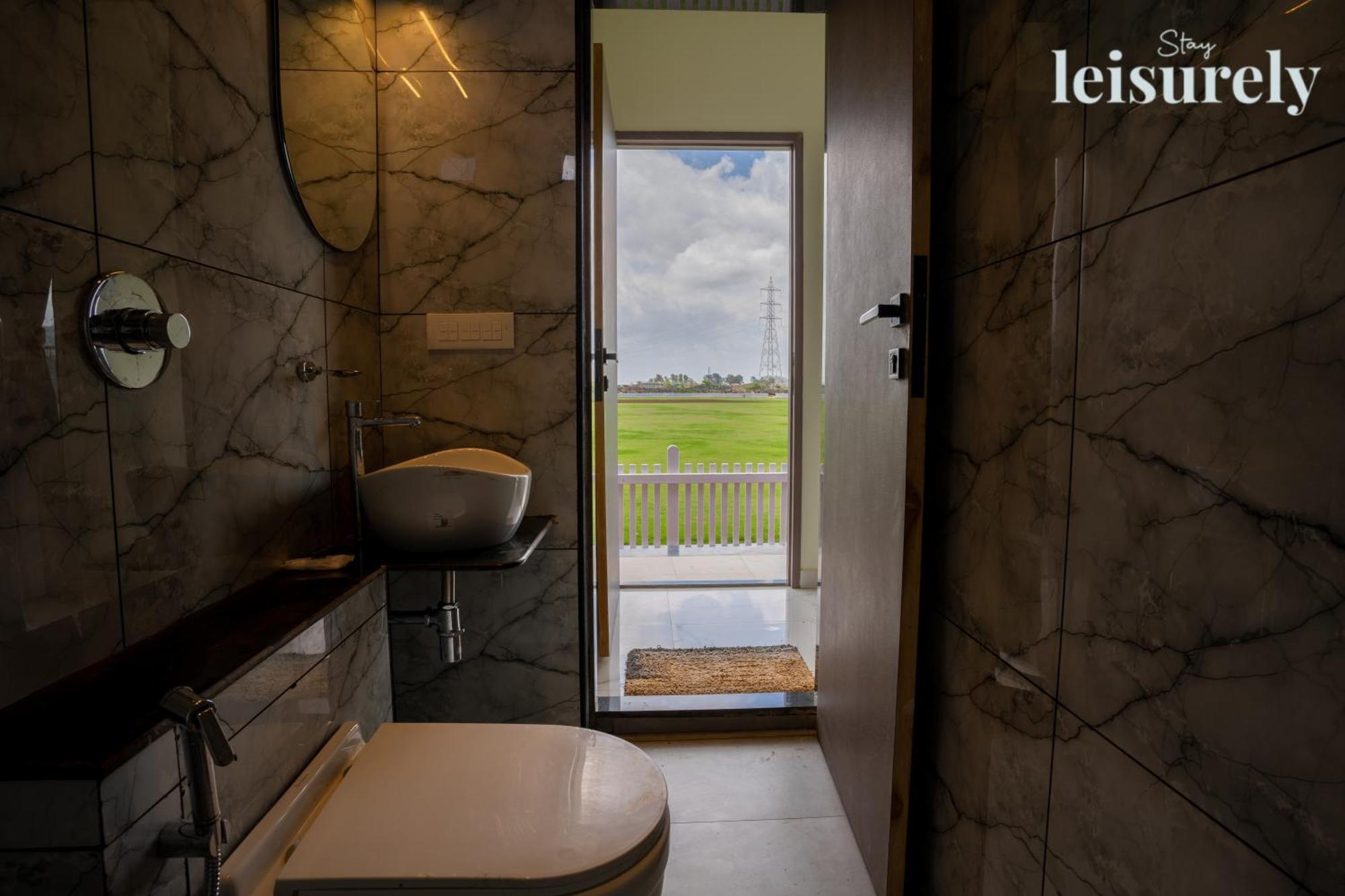 Leisurely - Pavilion By The Hills, - Stadium View 3* Lonavala