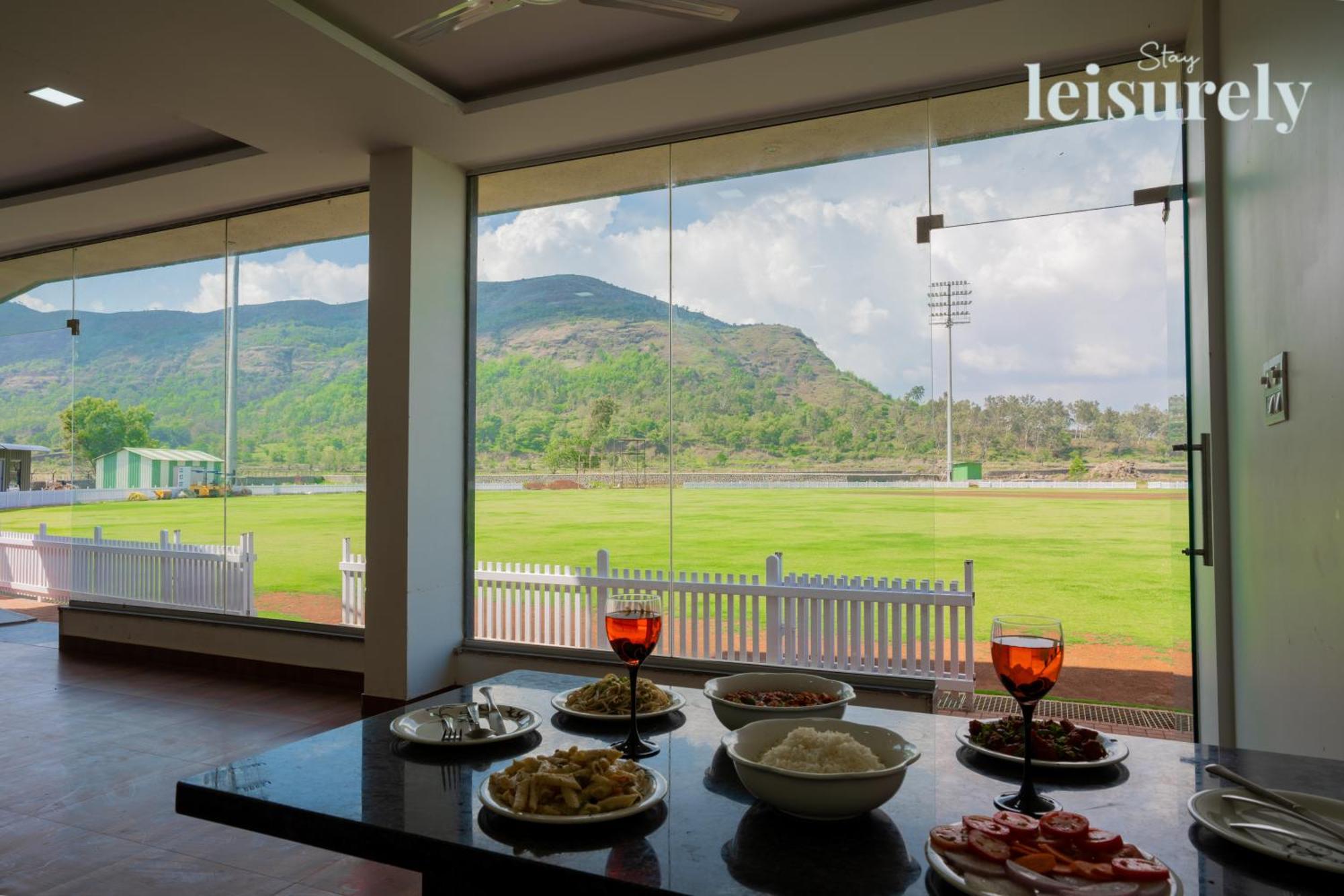 Hotel Leisurely - Pavilion By The Hills, - Stadium View