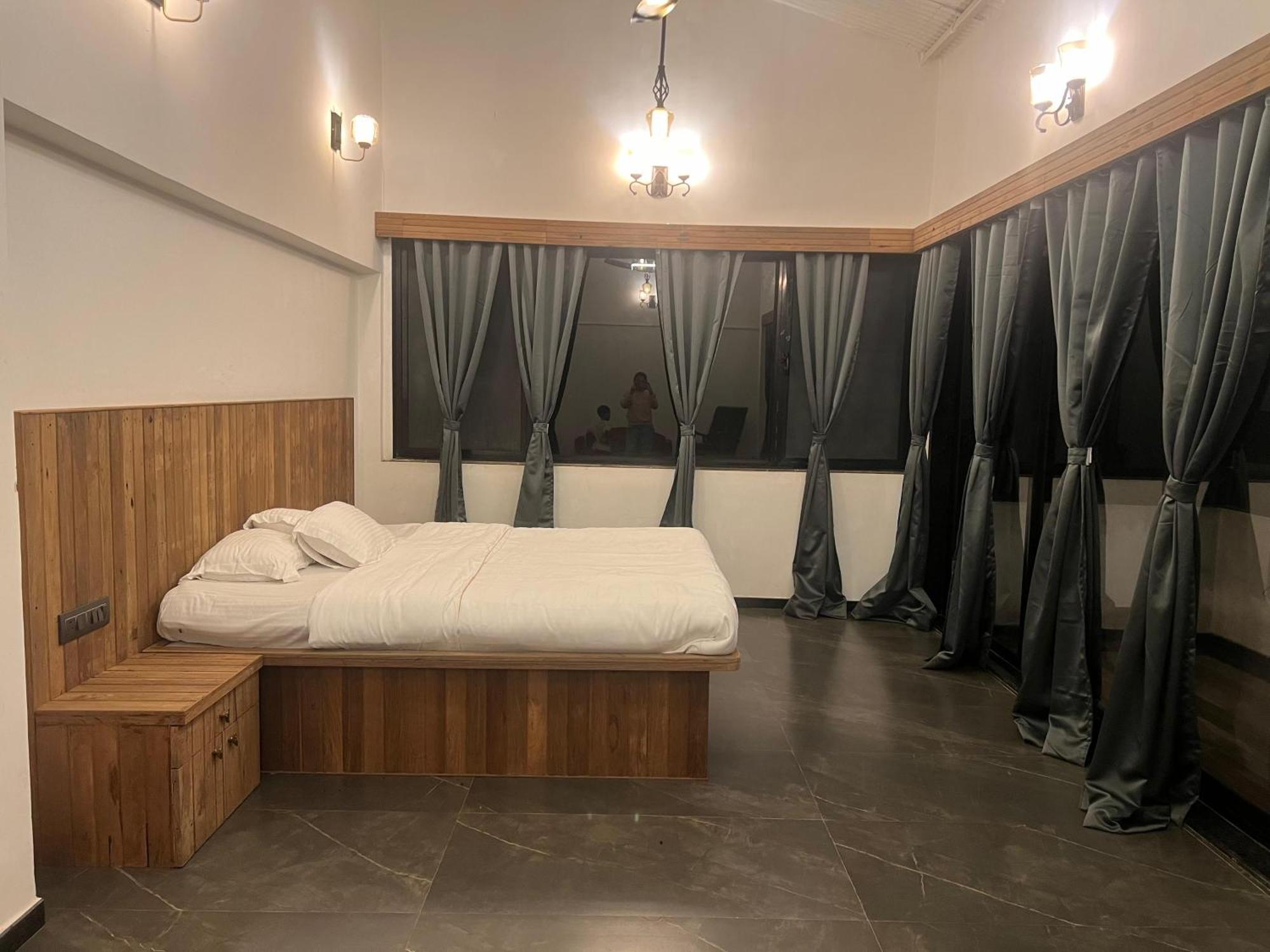 Silver Oaks Villa Lonavala