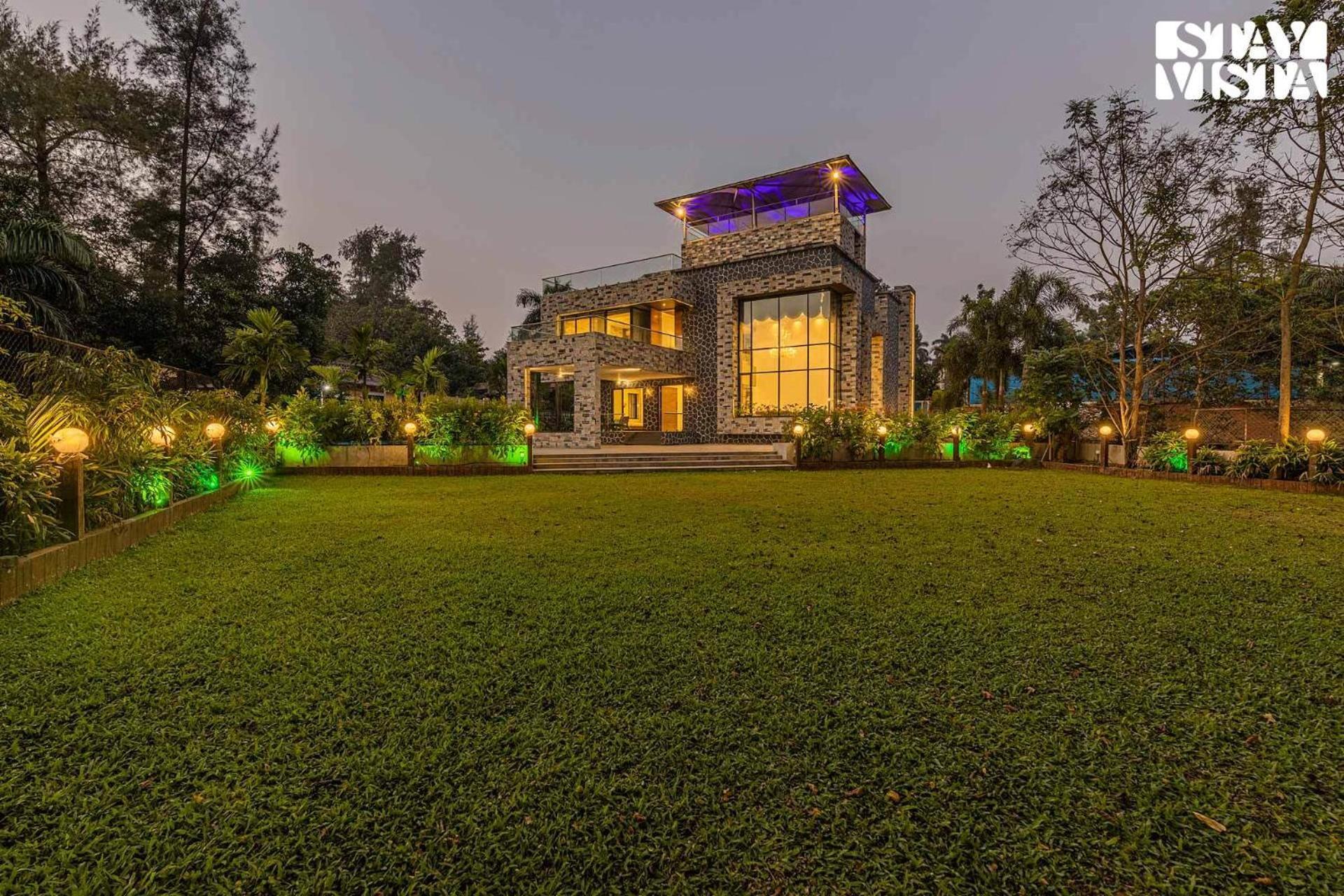 Stayvista's Greystone Estate With Pool, Theater, Terrace, And Snooker Table Lonavala