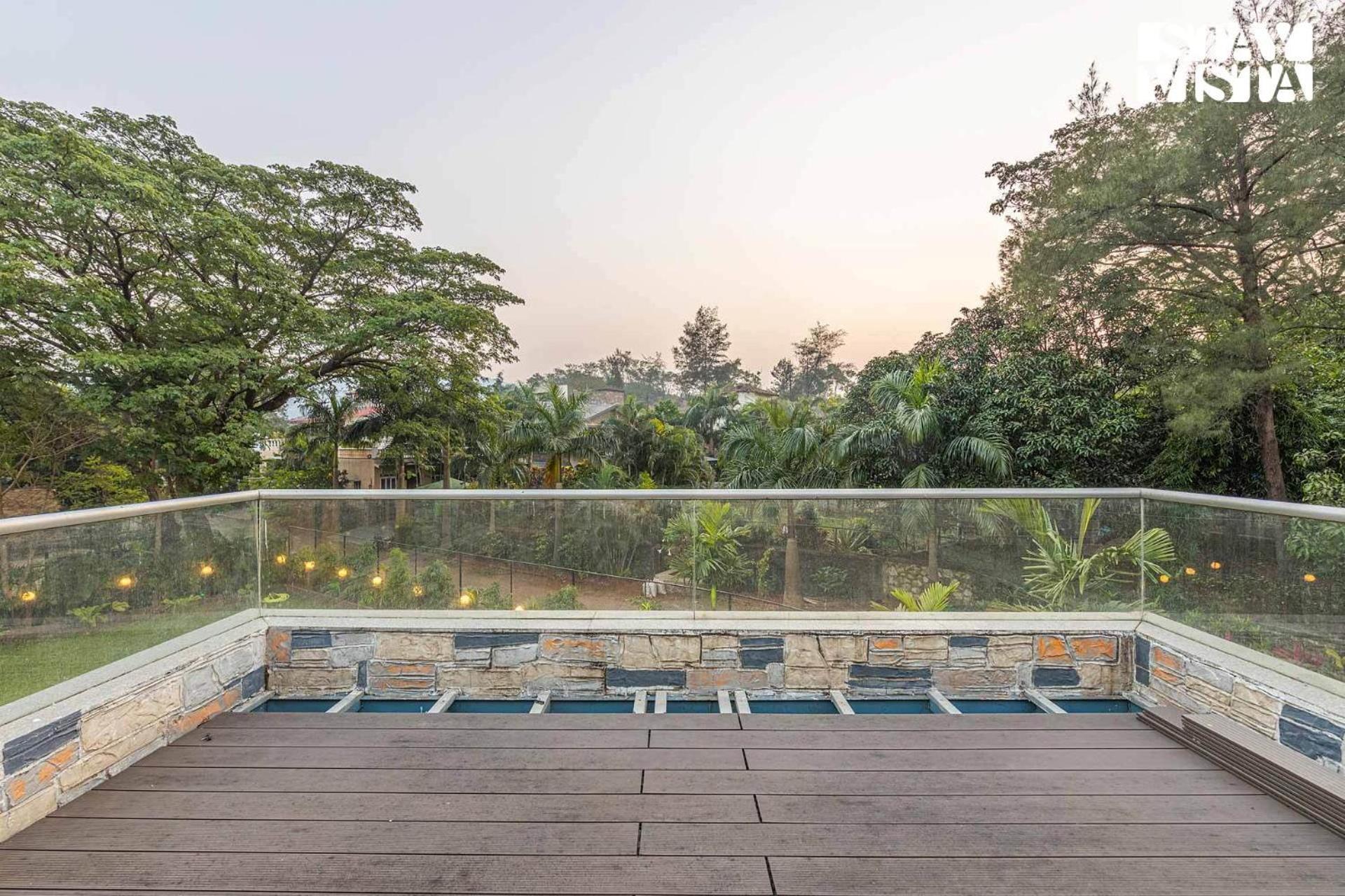 Stayvista's Greystone Estate With Pool, Theater, Terrace, And Snooker Table