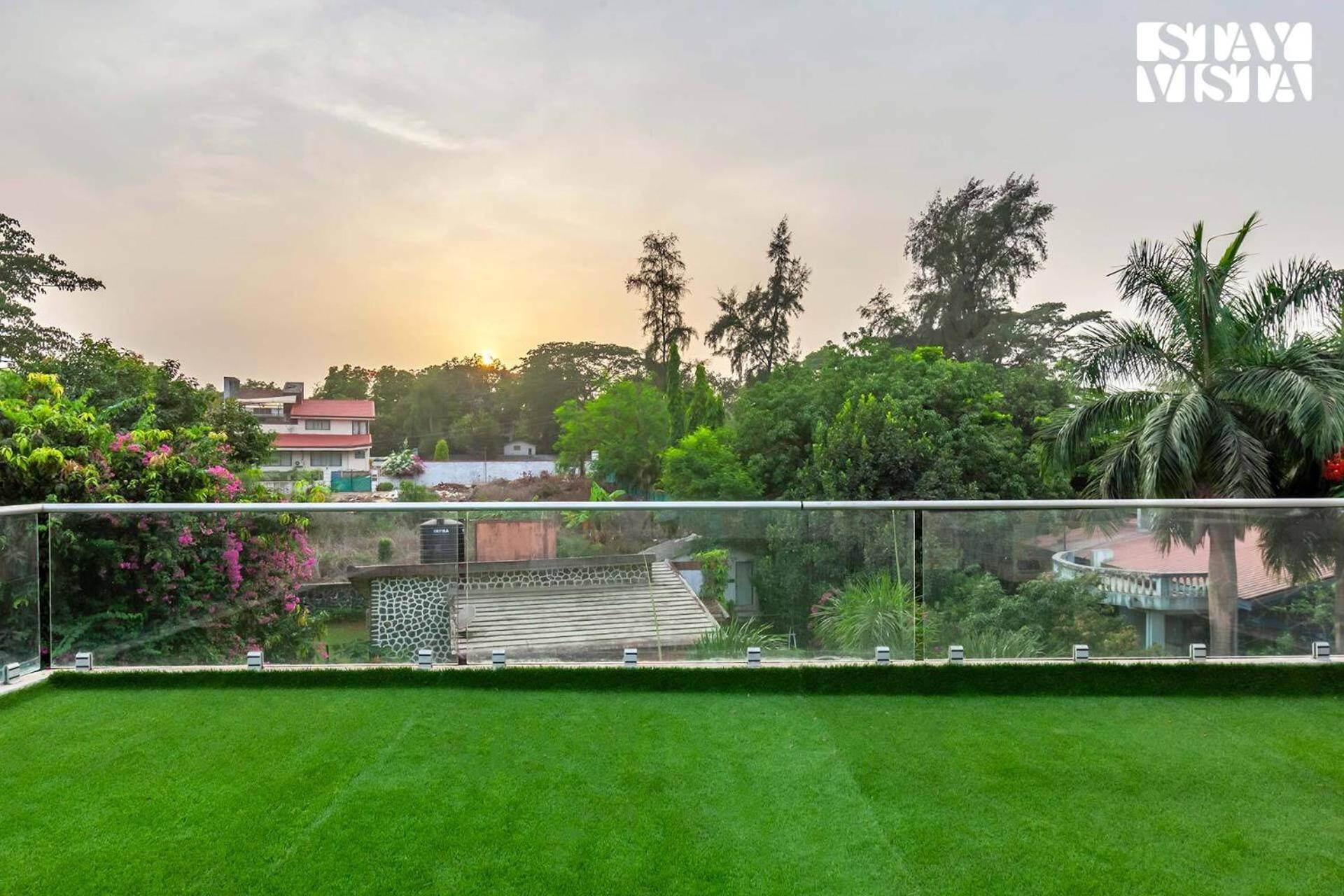 Stayvista's Greystone Estate With Pool, Theater, Terrace, And Snooker Table