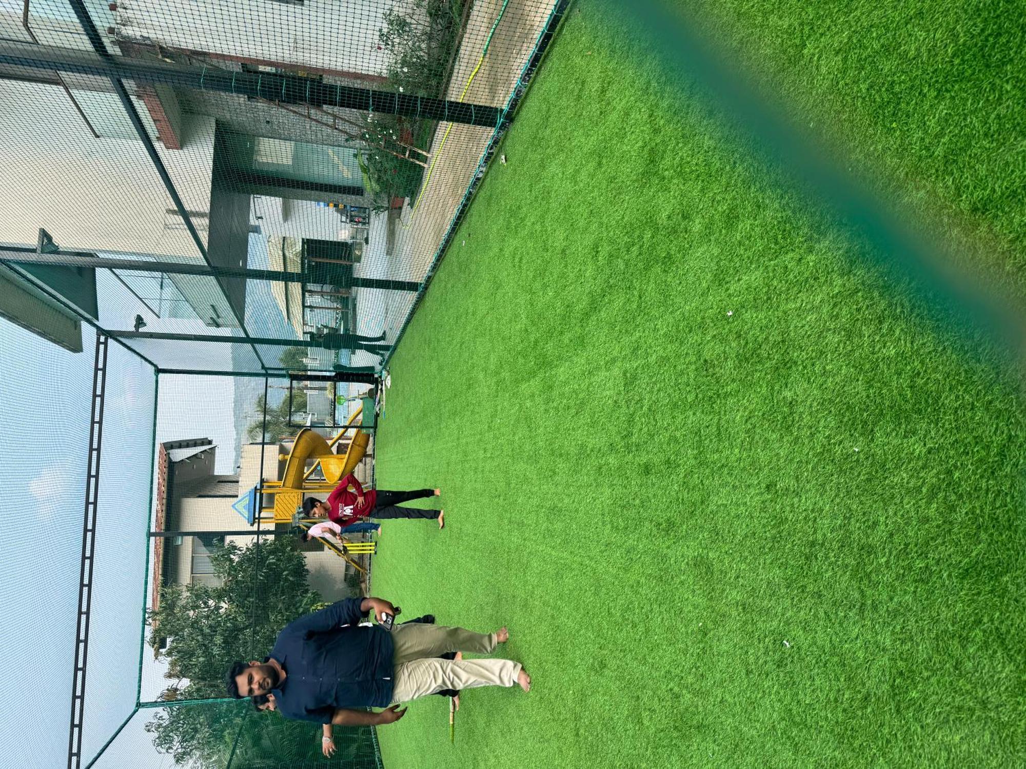 Royal Retreat - 7bhk Luxury With Turf *
