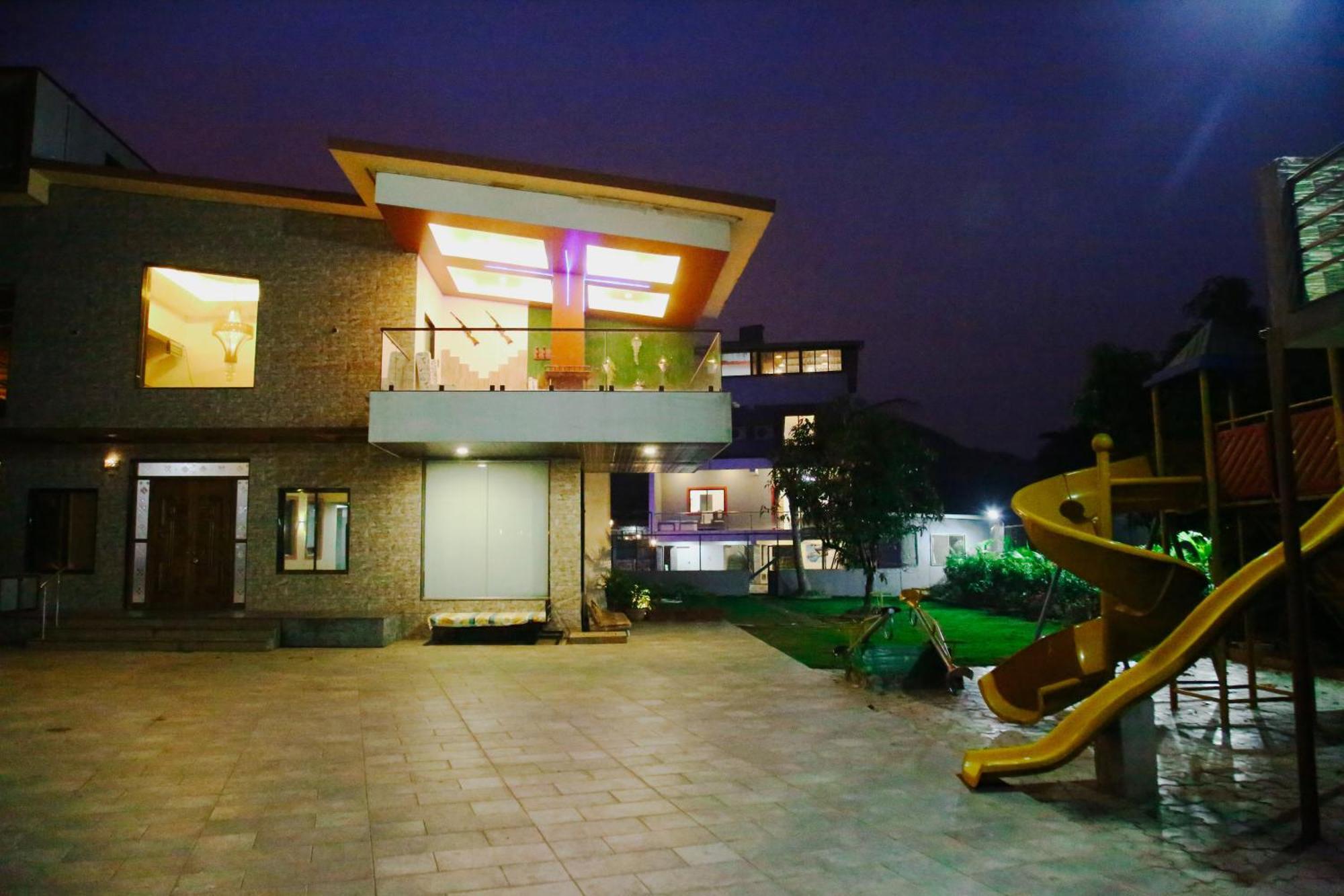 Villa Royal Retreat - 7bhk Luxury With Turf Lonavala