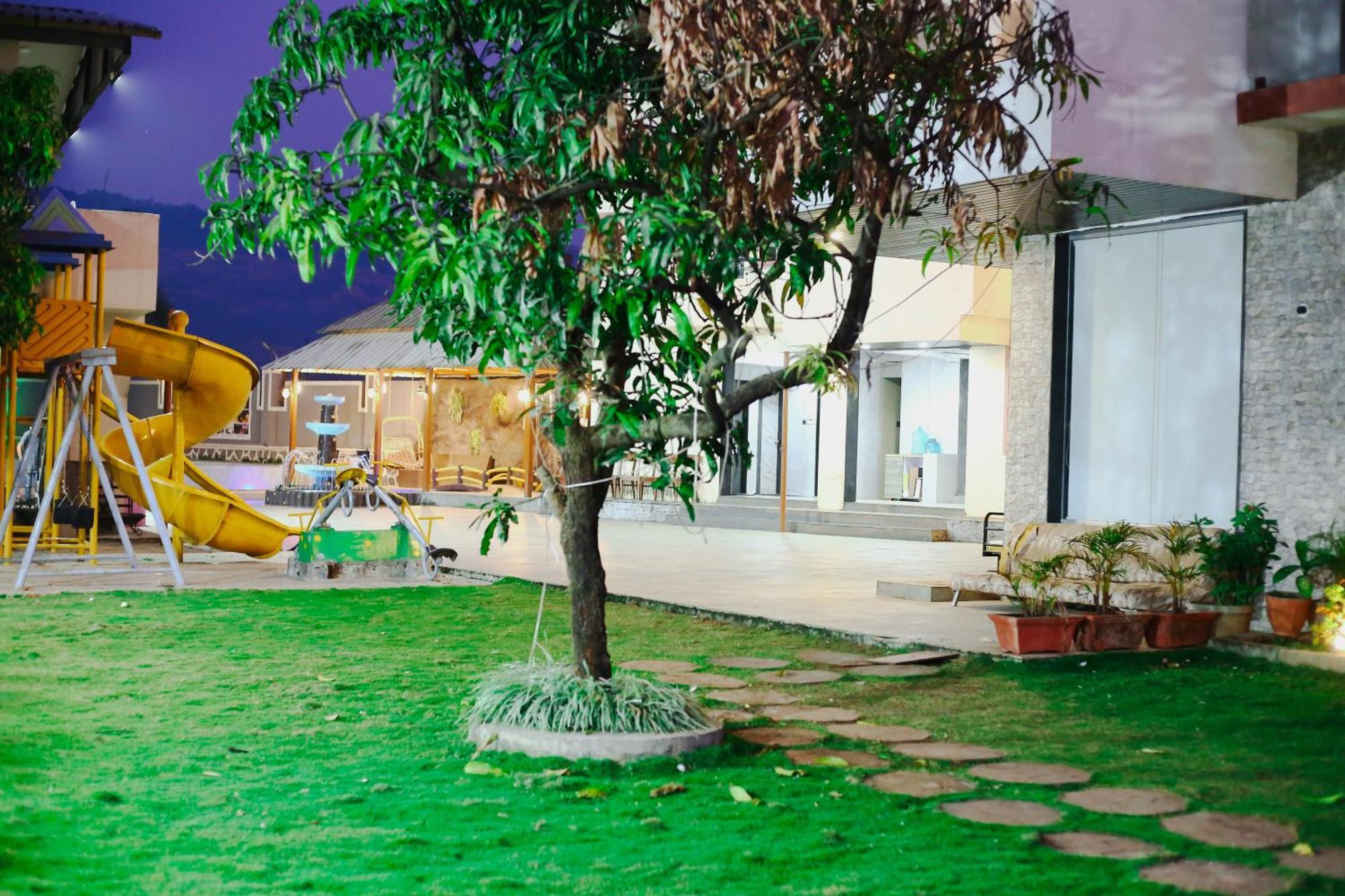 Royal Retreat - 7bhk Luxury With Turf *