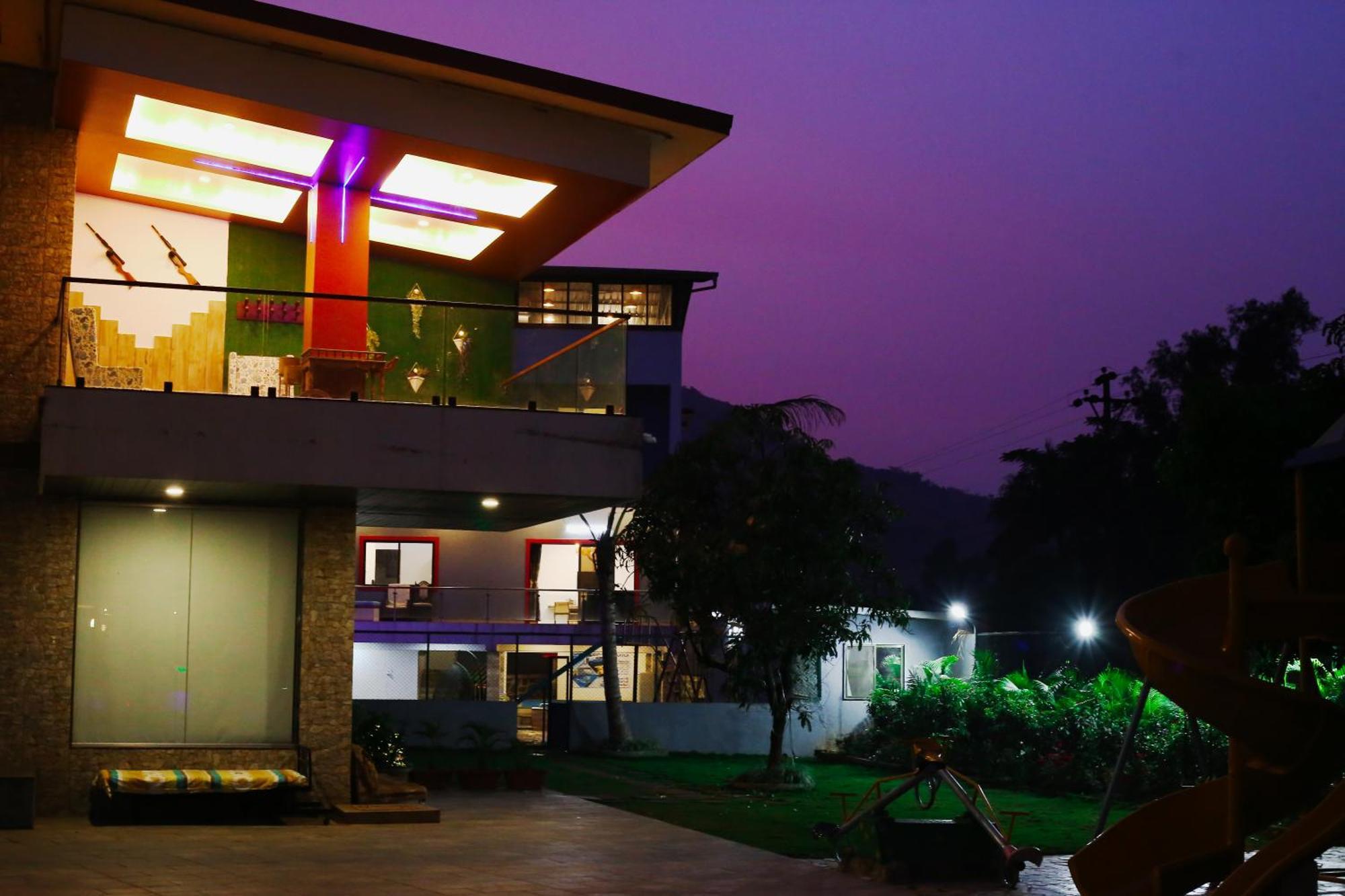Royal Retreat - 7bhk Luxury With Turf * Lonavala