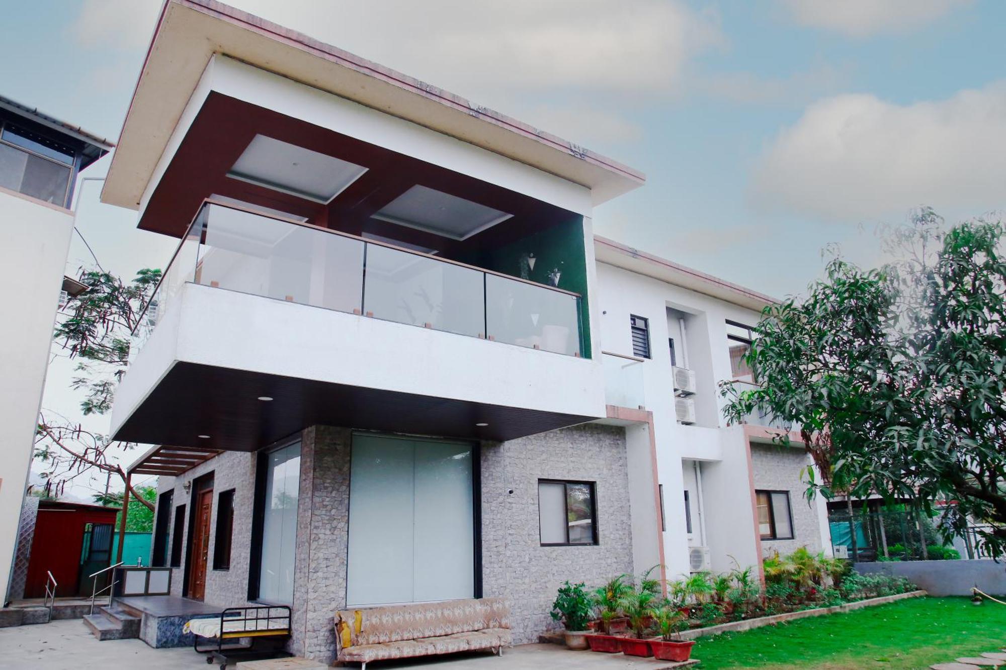 Royal Retreat - 7bhk Luxury With Turf Lonavala