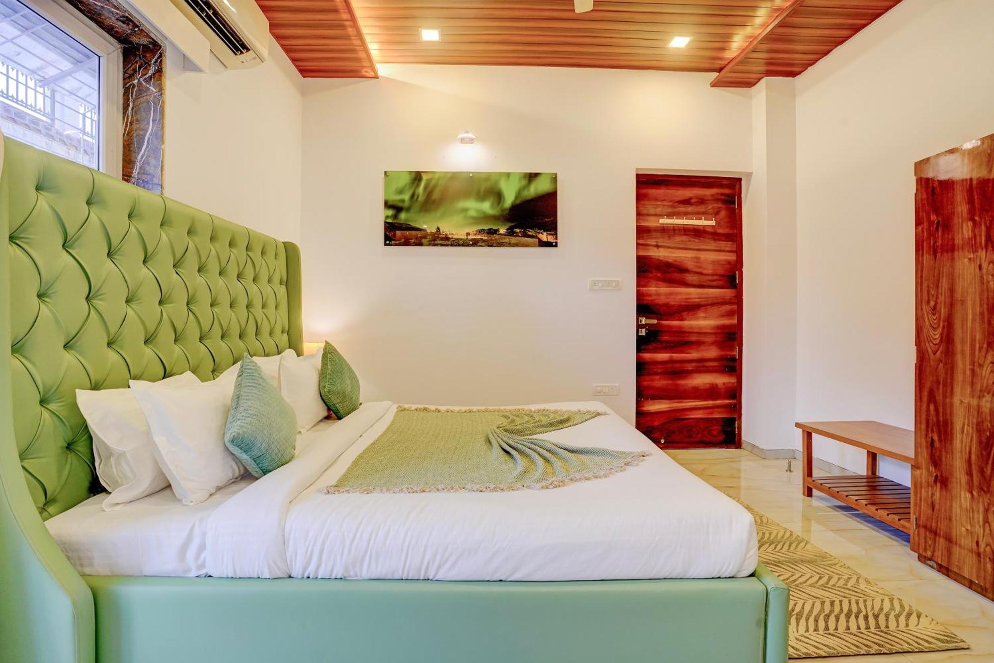 Villa Alaya 4 Bhk With Poolside Gazebo & Garden - Nest Lonavala