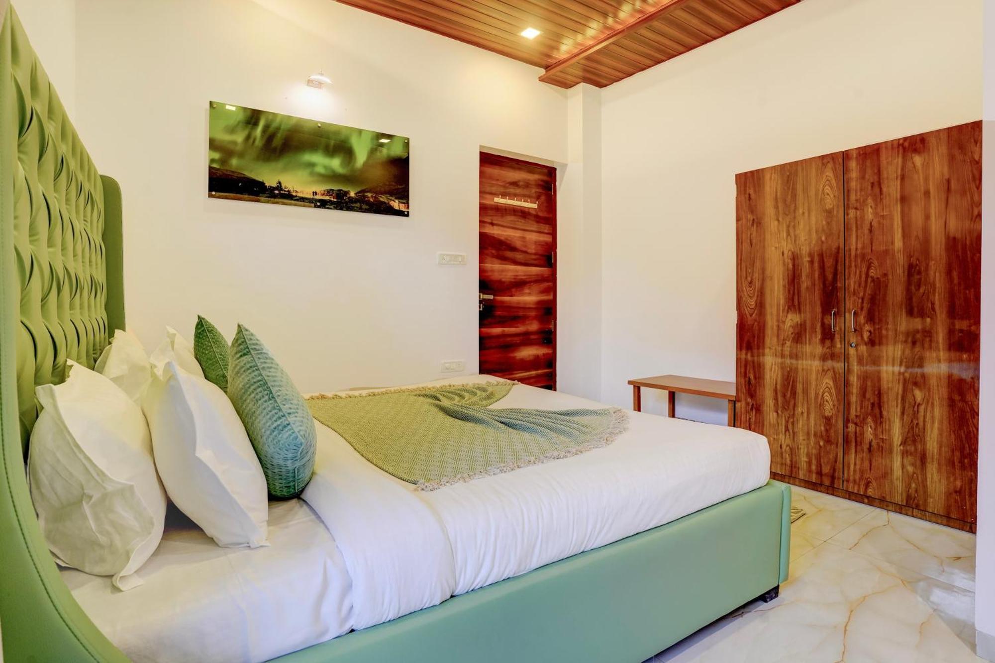 Villa Alaya 4 Bhk With Poolside Gazebo & Garden - Nest *