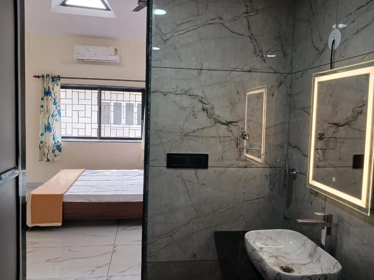 Mannat With Swimming Pool And Garden *