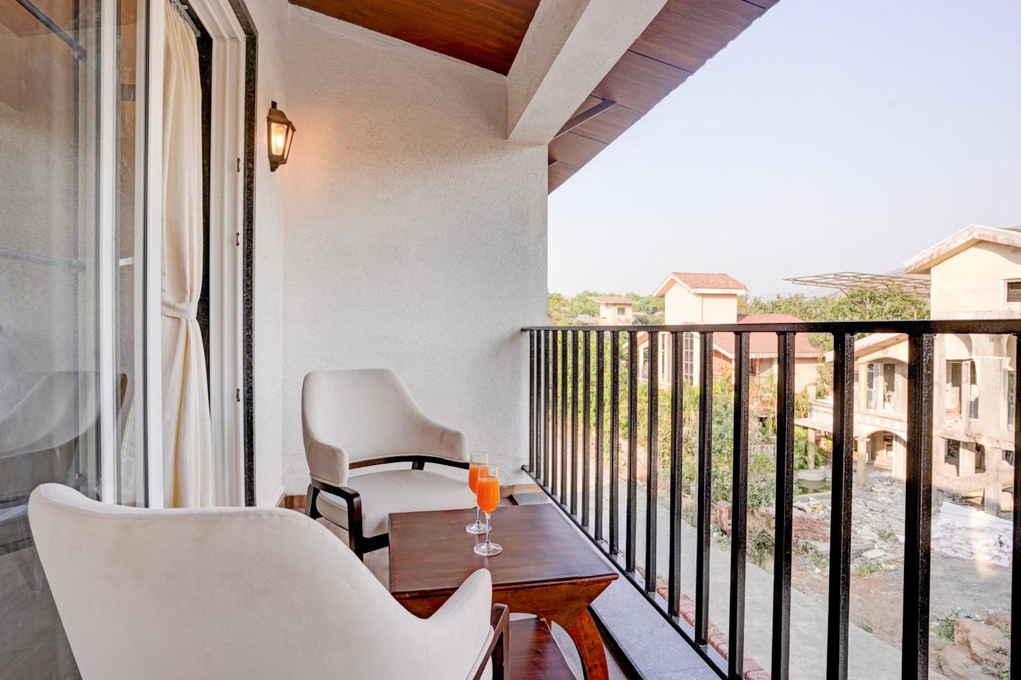Elivaas 3 Bhk Aamy With Pvt Pool & Garden Villa *