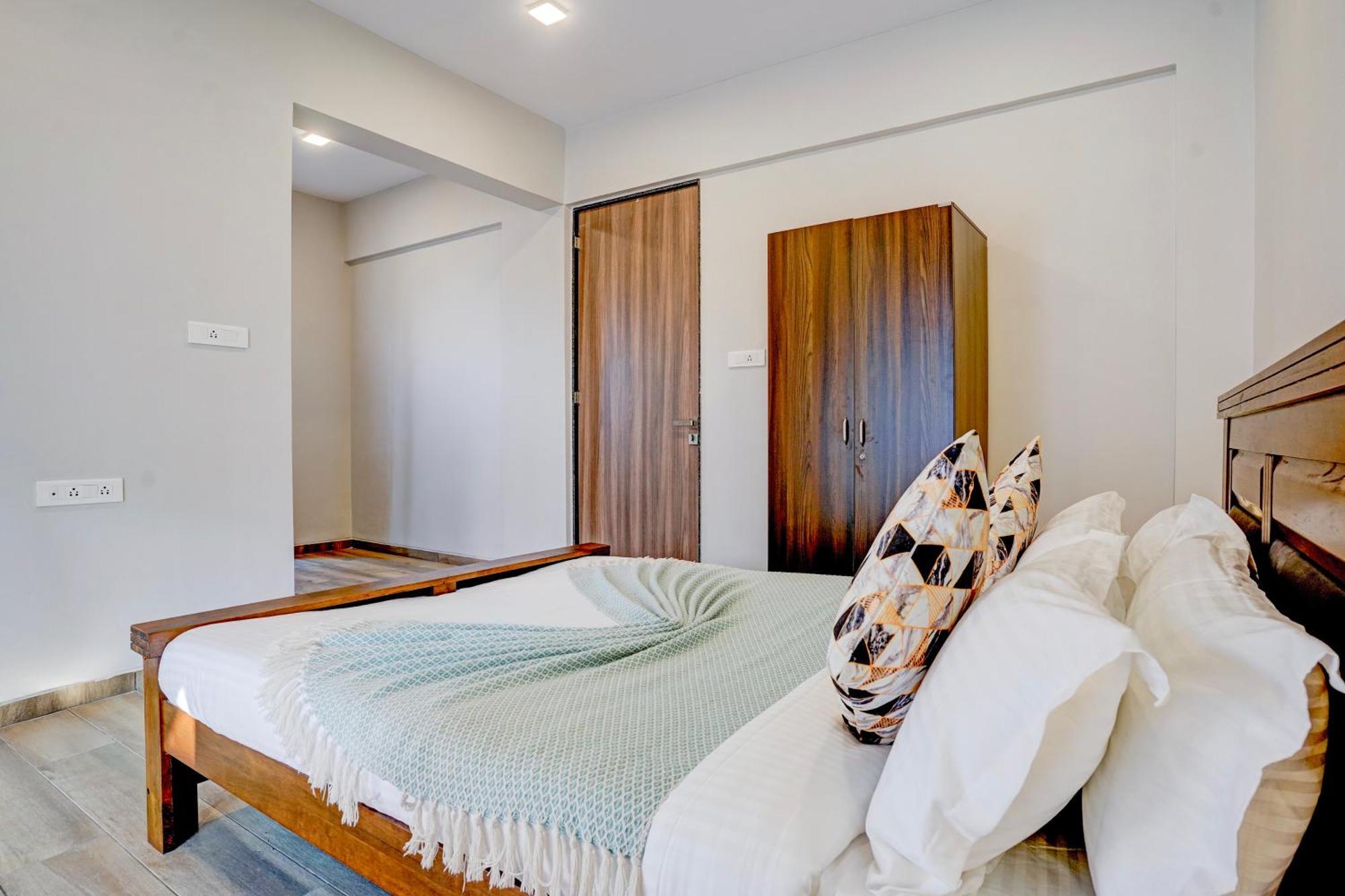 Villa Elivaas 3 Bhk Aamy With Pvt Pool & Garden *