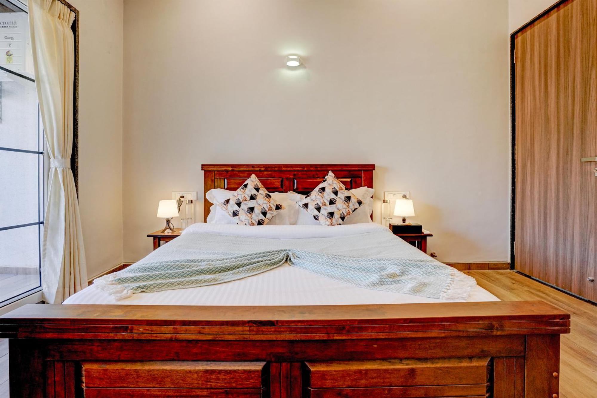 Elivaas 3 Bhk Aamy With Pvt Pool & Garden Lonavala
