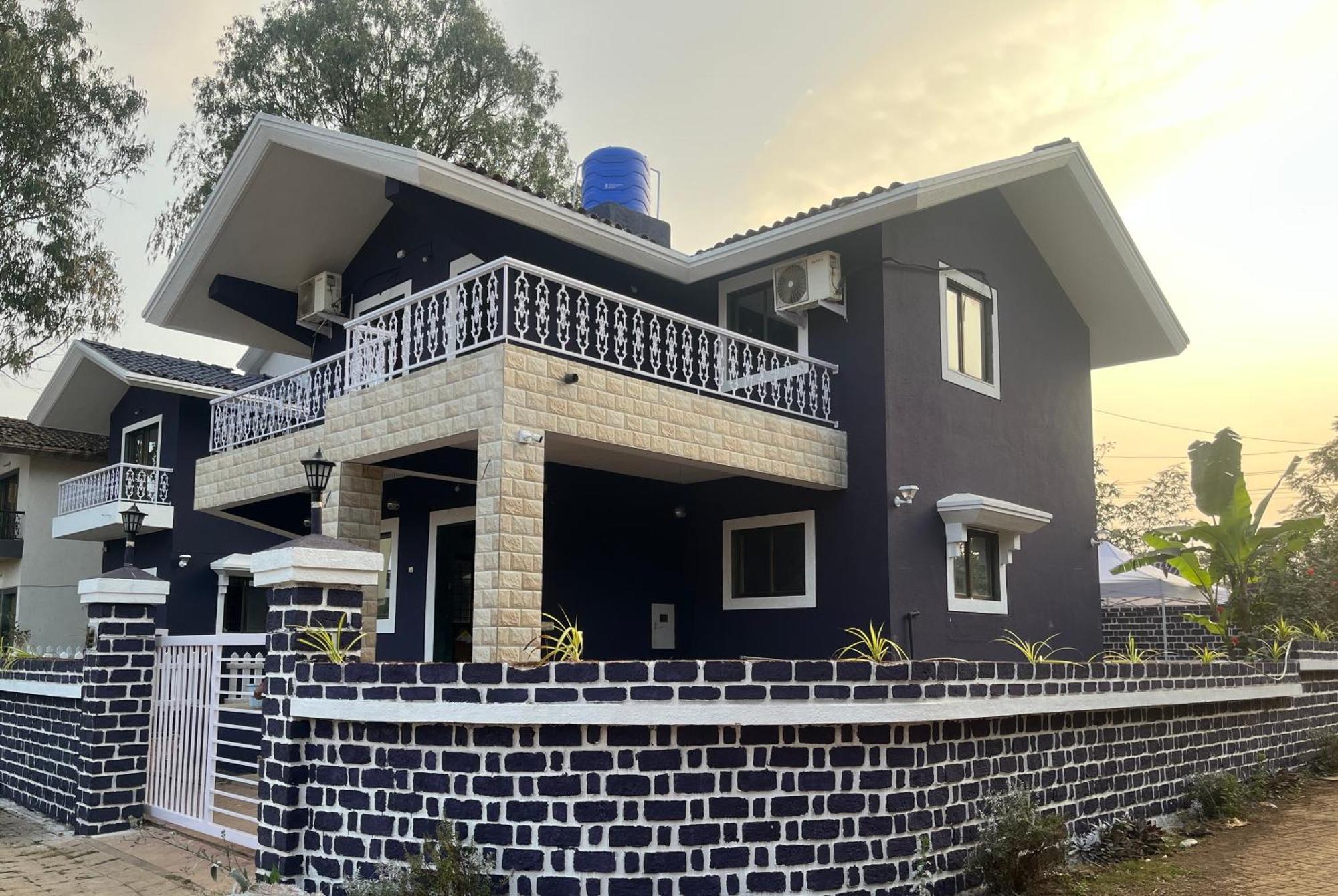 Blue Shark Ll Private Pool Ll Luxurious 4 Bhk Ll Villa *