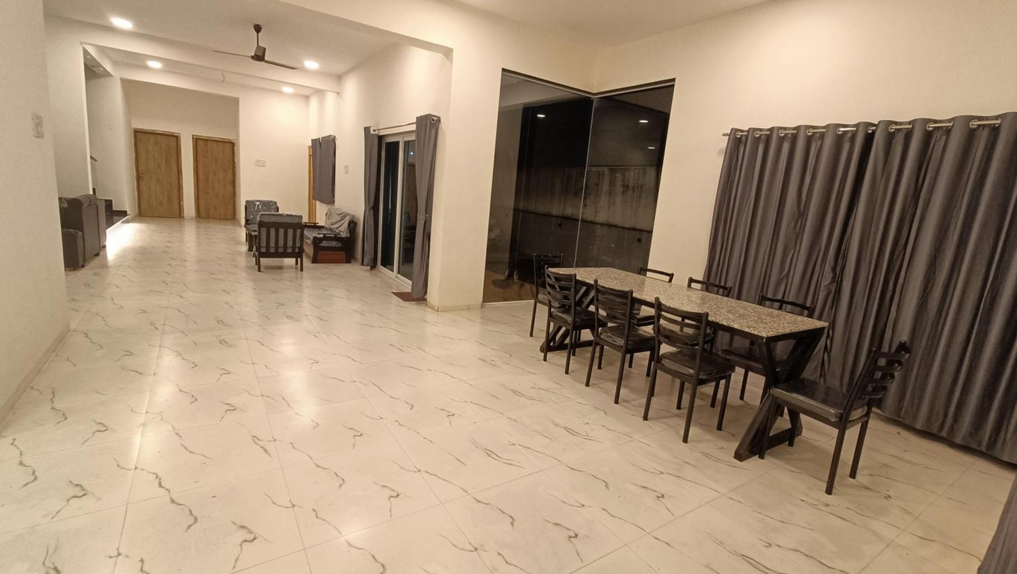 24 Queens * Lonavala