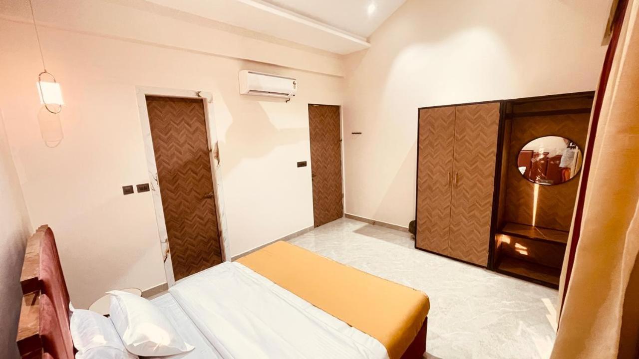 Newly Launched Meadows- 3bhk By 23
