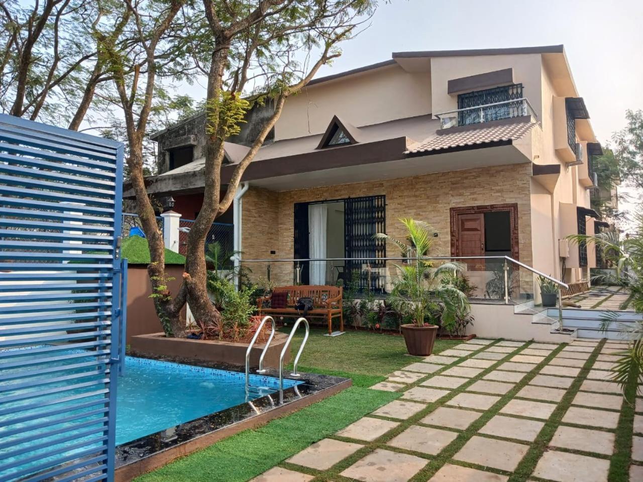 Lavish - 3 Bhk Pool With Lawn *