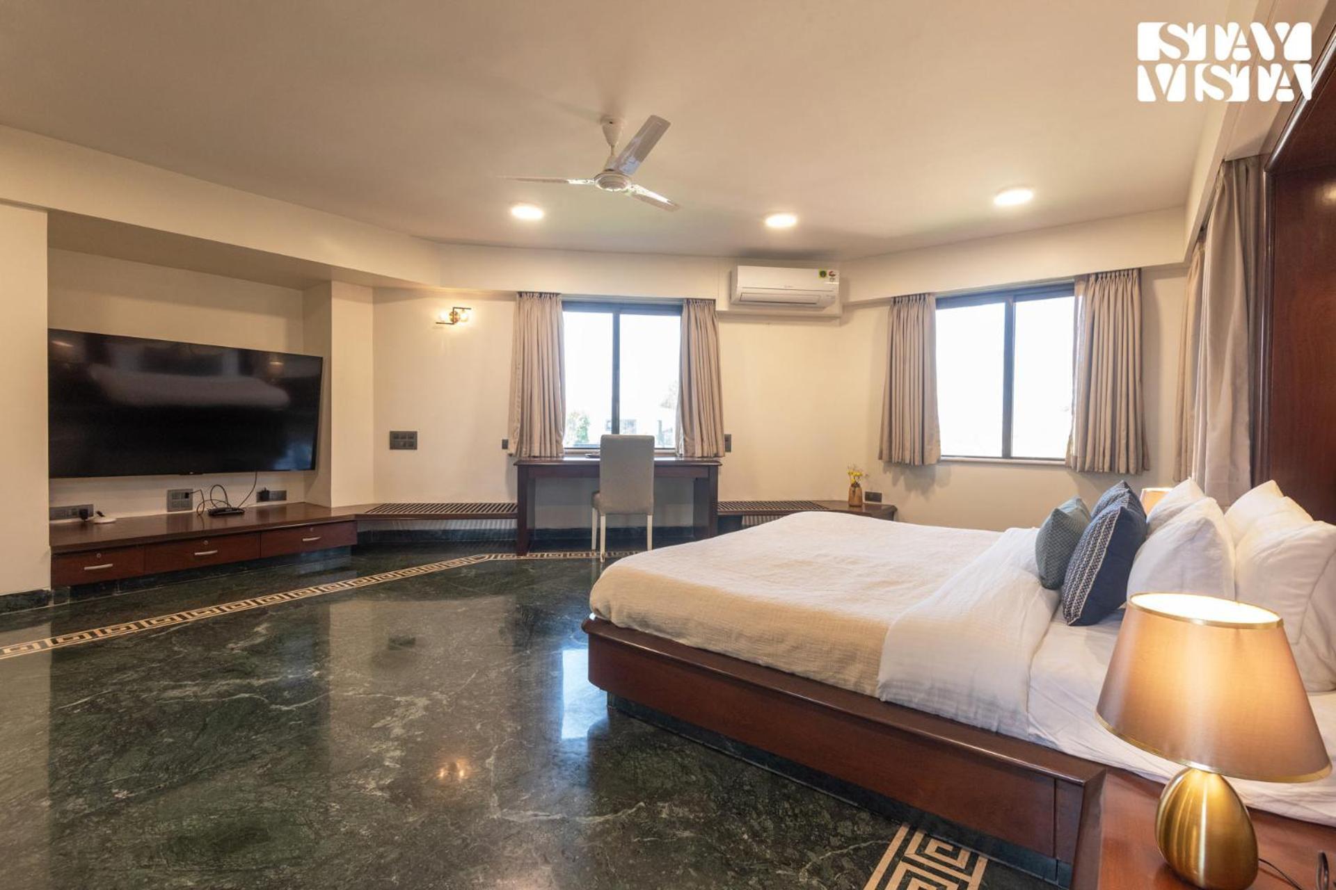 Stayvista At Seraphim Peak With Pool & Views Villa