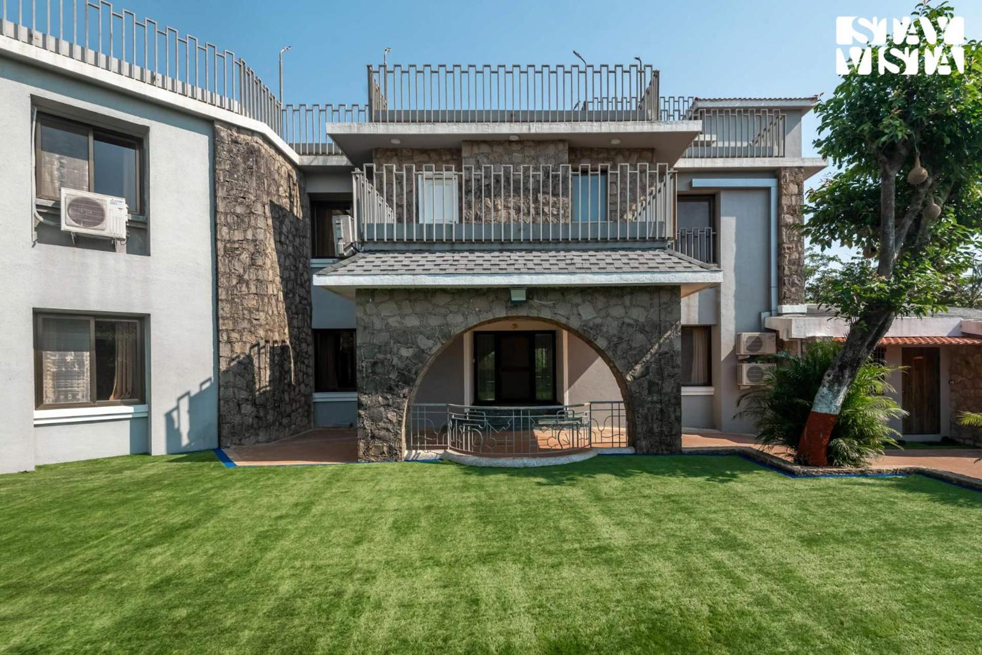 Stayvista At Seraphim Peak With Pool & Views Villa *