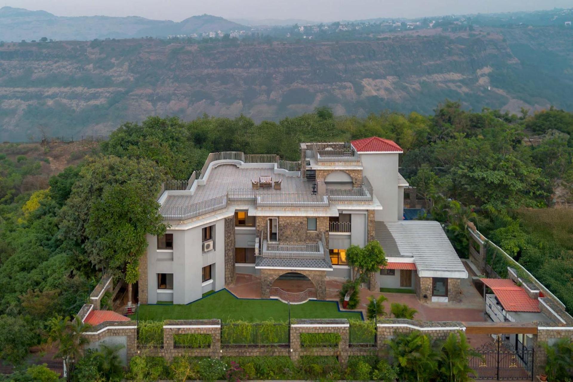 Stayvista At Seraphim Peak With Pool & Views