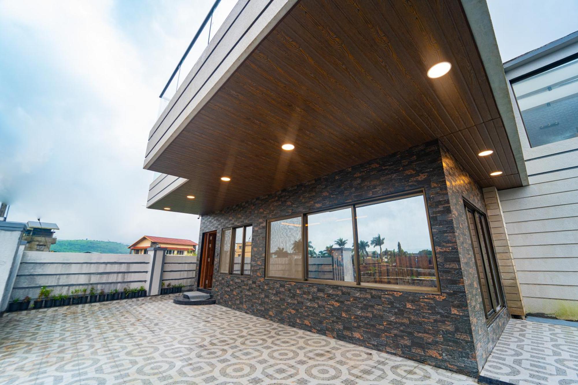 Royal - 6bhk Luxury With Heated Pool And Turf Villa Lonavala
