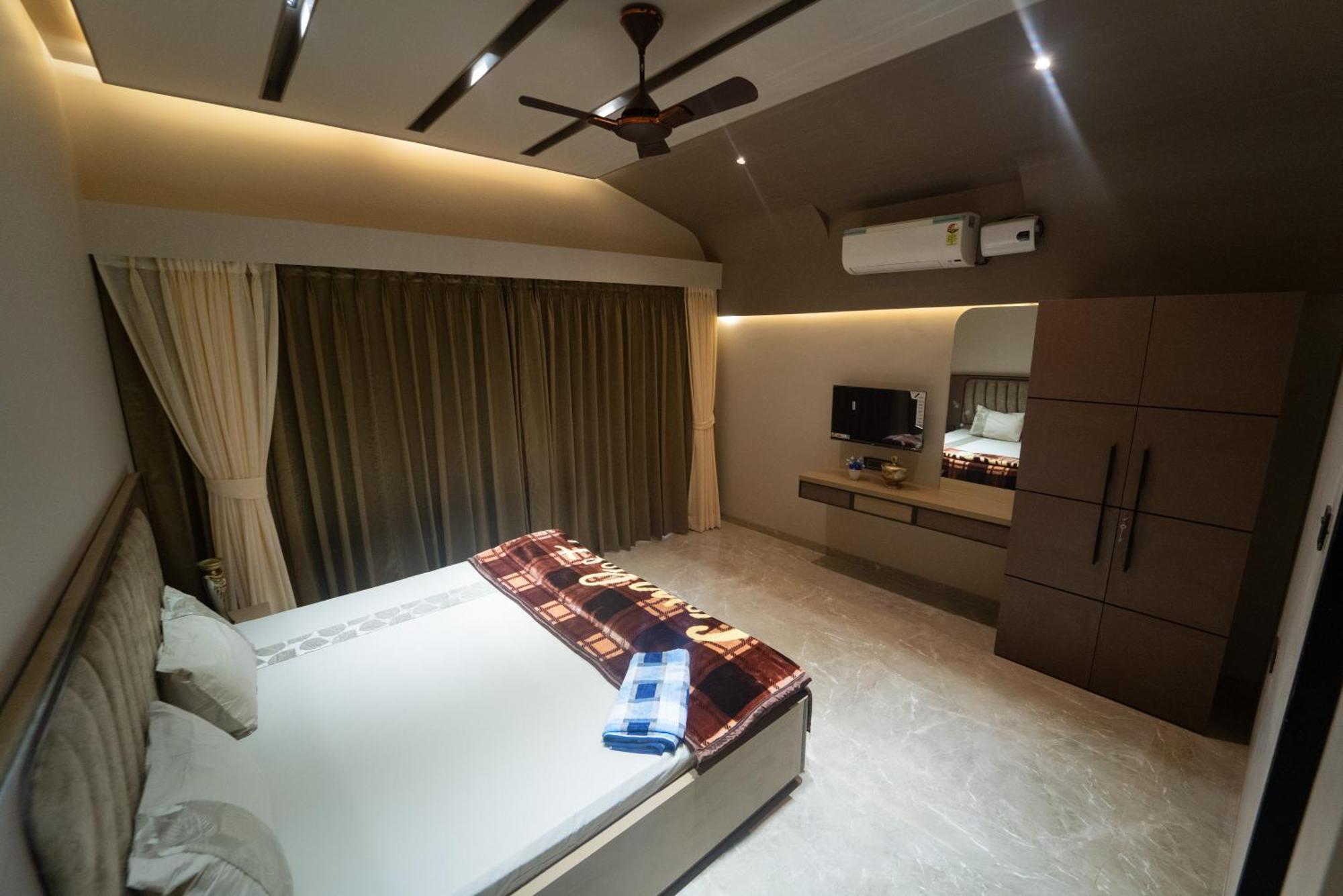 Royal - 6bhk Luxury With Heated Pool And Turf Villa