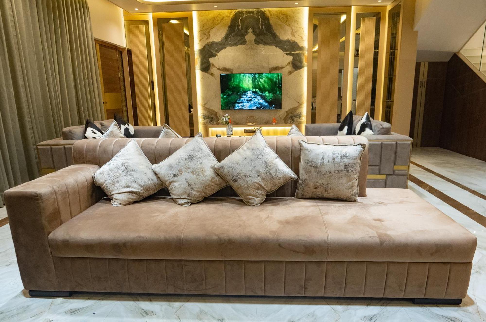 Royal - 6bhk Luxury With Heated Pool And Turf Villa Lonavala