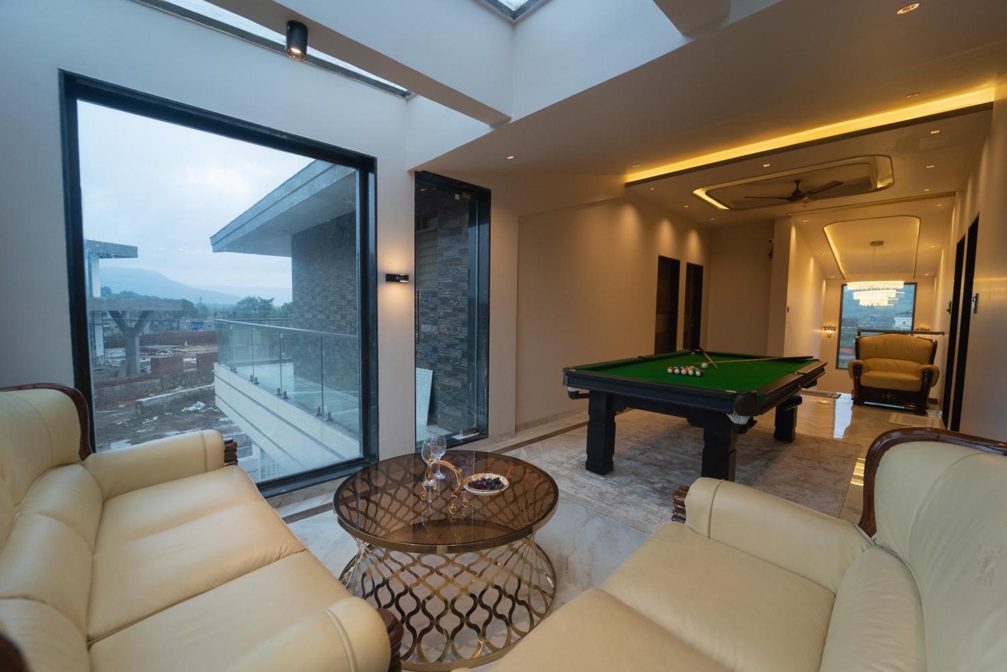Royal - 6bhk Luxury With Heated Pool And Turf Lonavala
