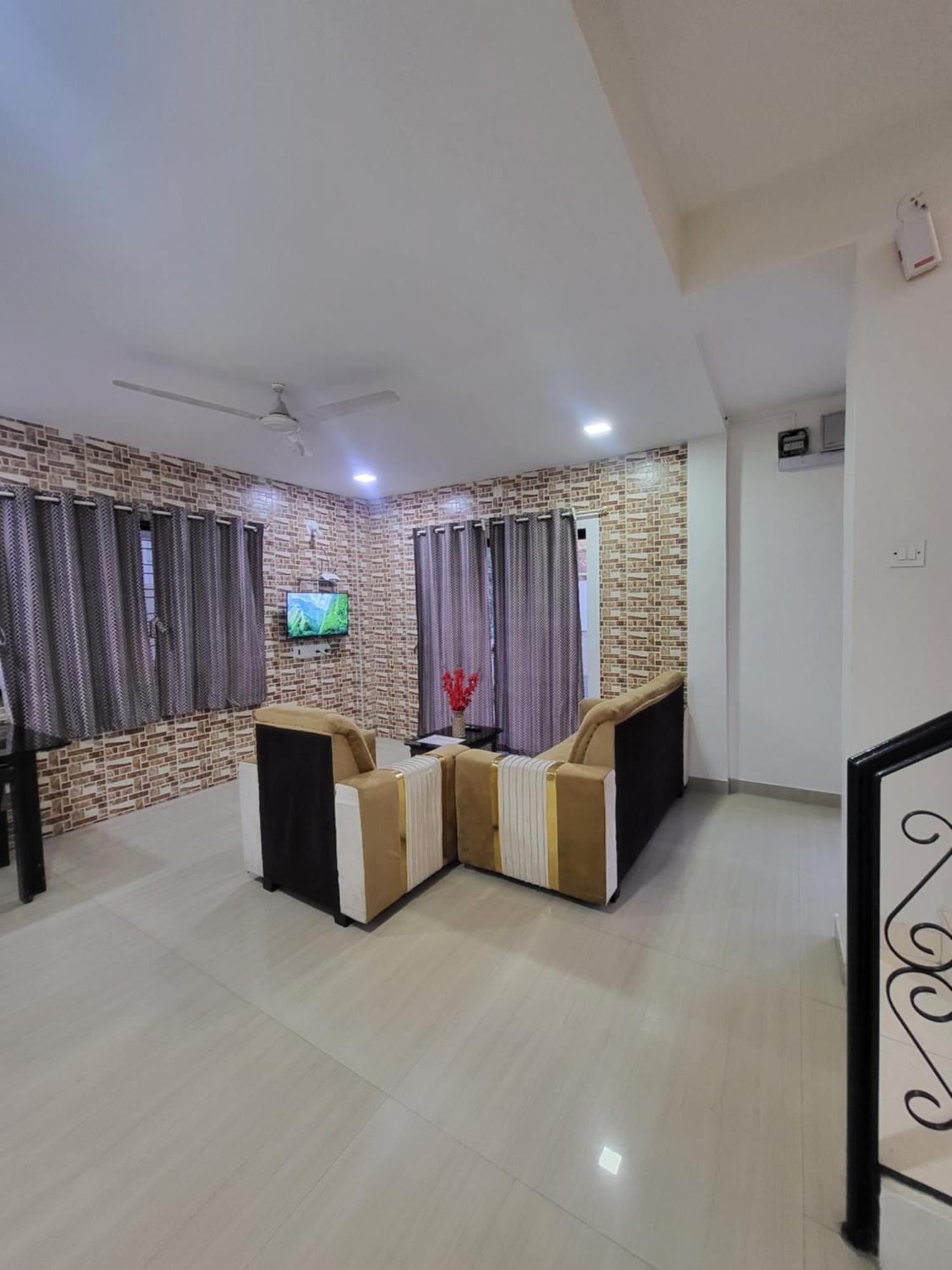 The Perfect Para Disco Big Pool Cricket Turf * Lonavala