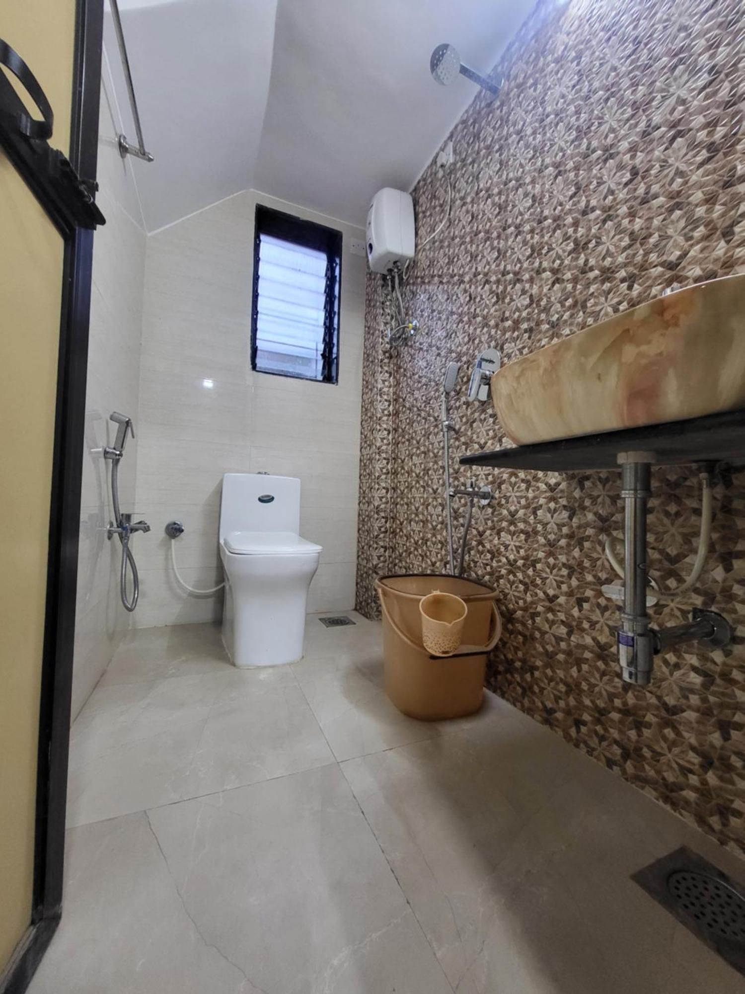 Villa The Perfect Para Disco Big Pool Cricket Turf *