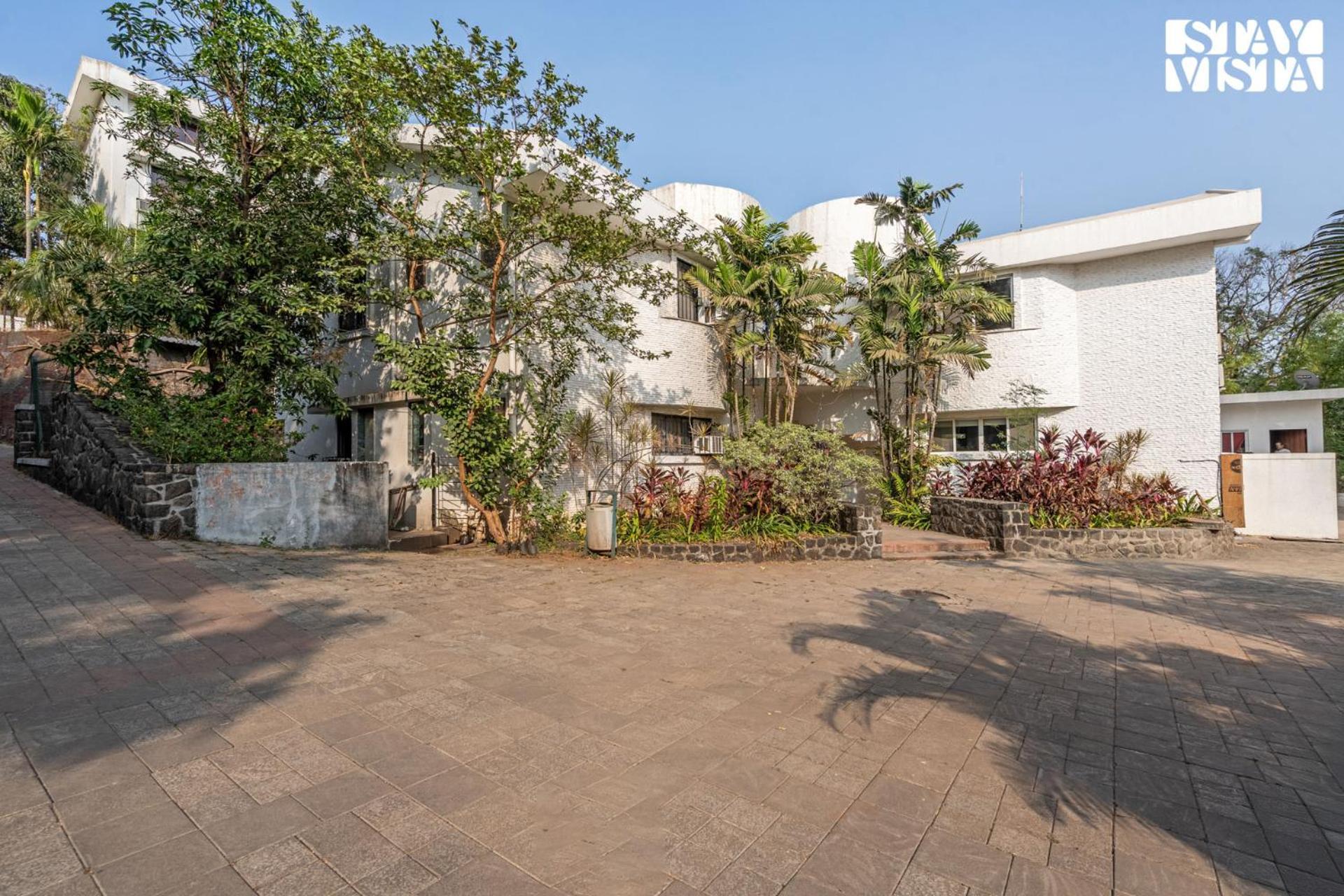Stayvista At Casa Elyra With Pool, Ac, Balcony Lonavala