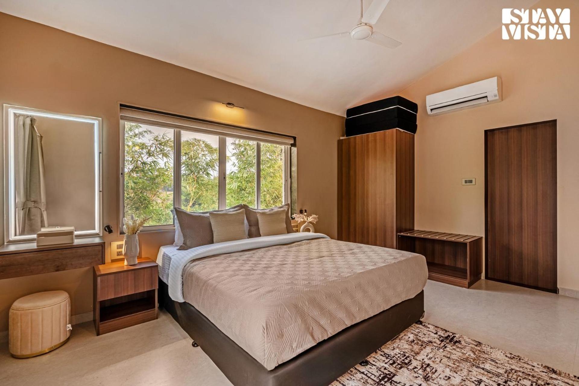 Villa Stayvista At Casa Elyra With Pool, Ac, Balcony *