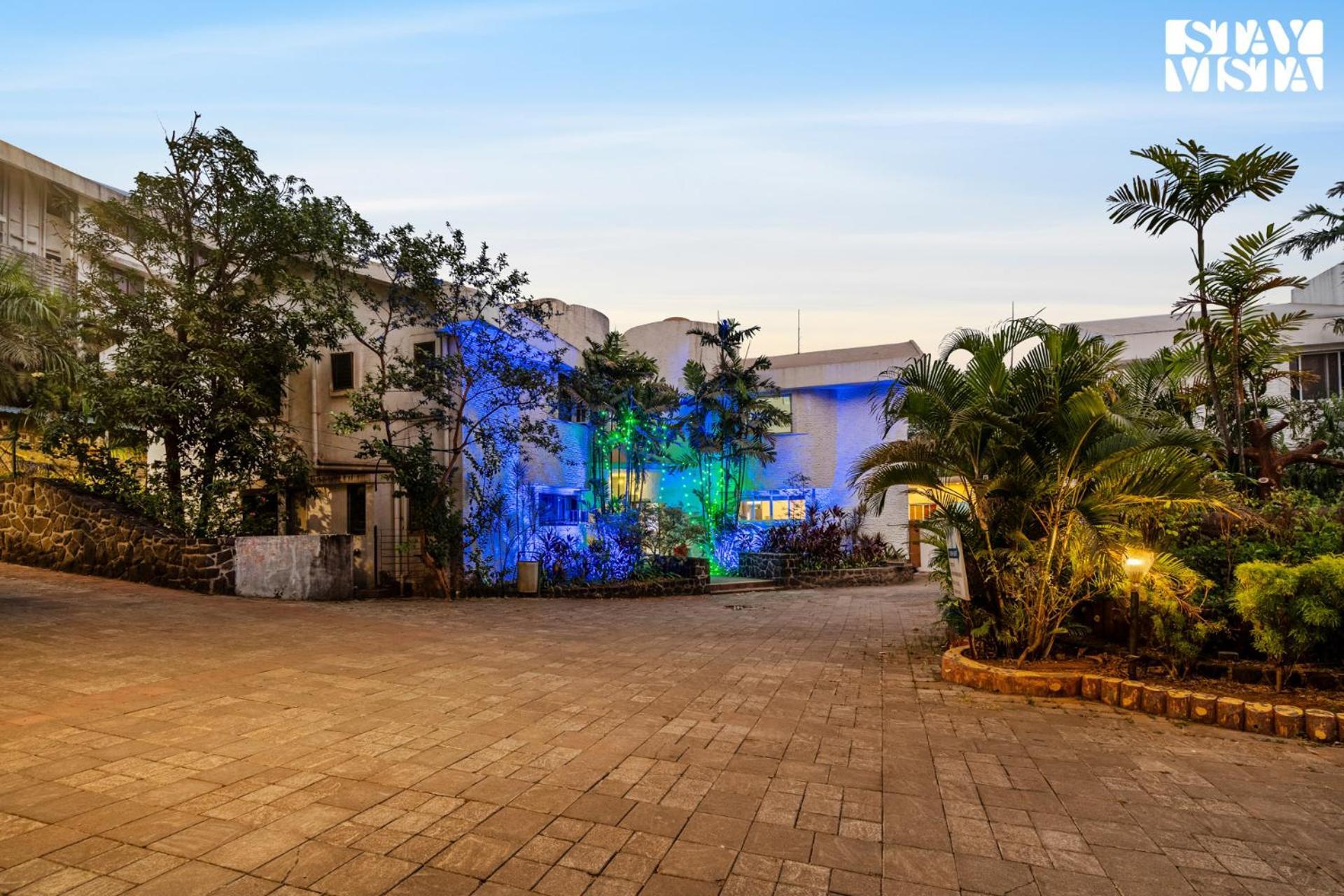 Stayvista At Casa Elyra With Pool, Ac, Balcony