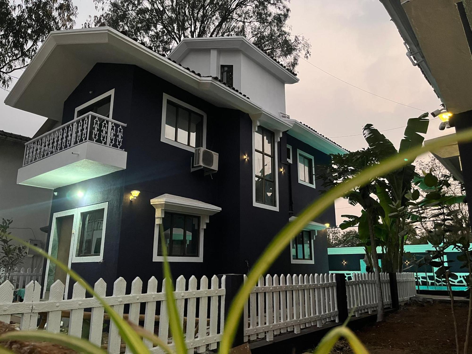 Villa Blue Shark Ll 3 Bhk Ll Private Swimming Pool Ll Lonavala
