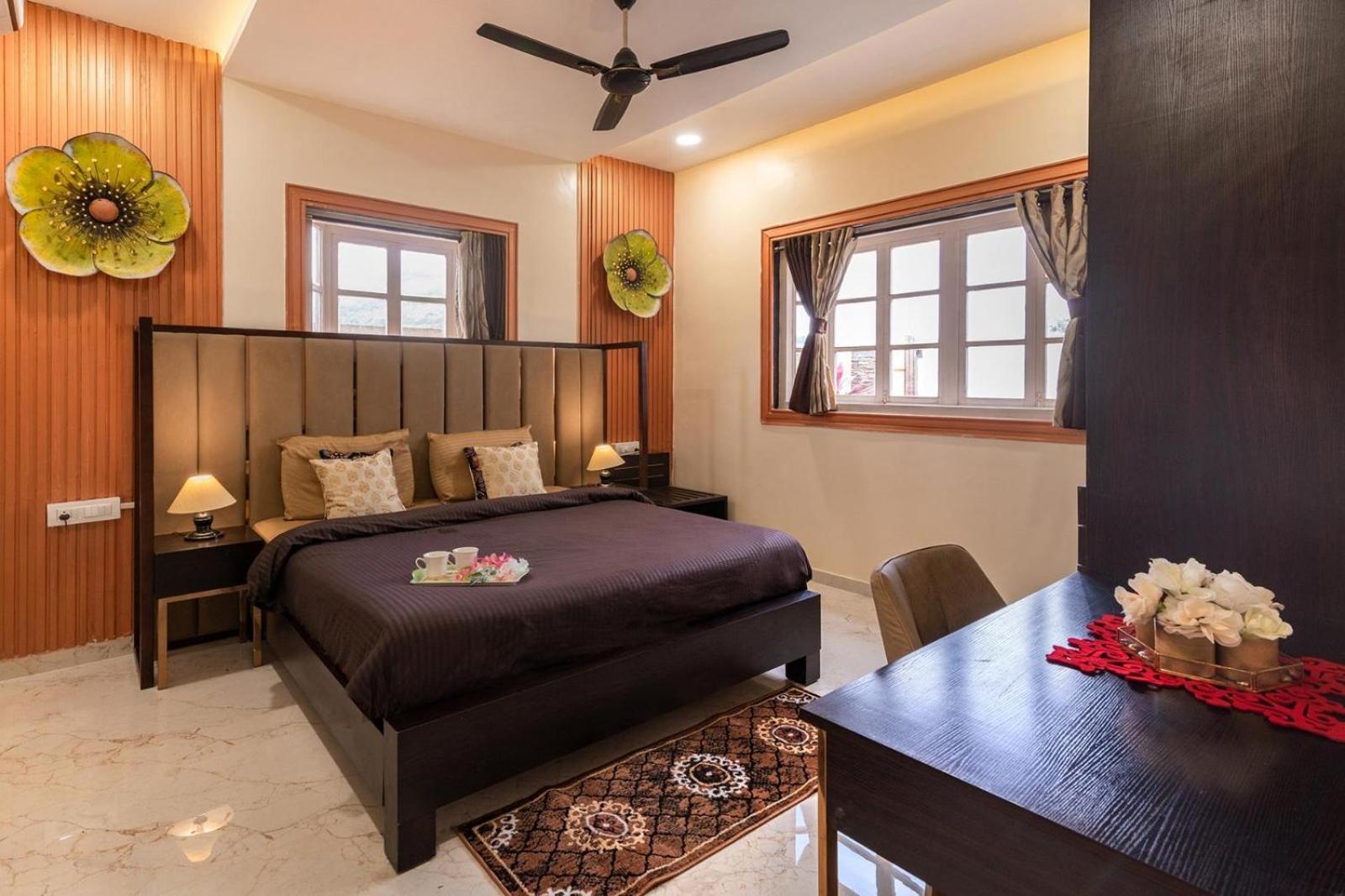 Daksh Enclave Premium Pool By Voye Homes Villa
