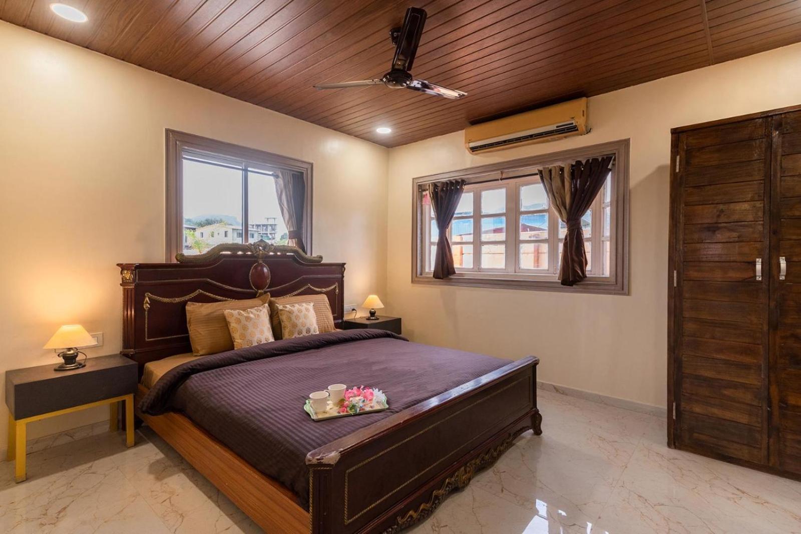 Daksh Enclave Premium Pool By Voye Homes Villa *