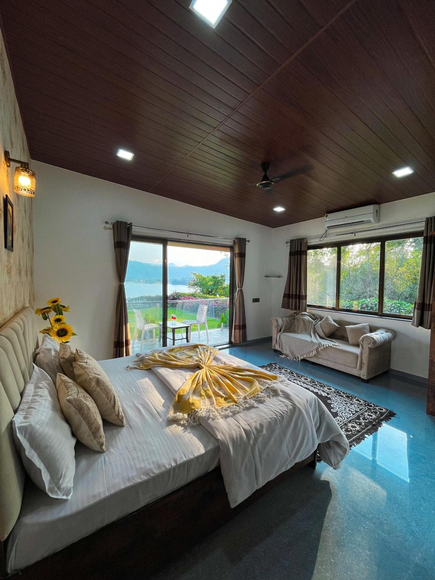 Luxurious Infinity Pool Overlooking Pawna For Parties And Events Villa *