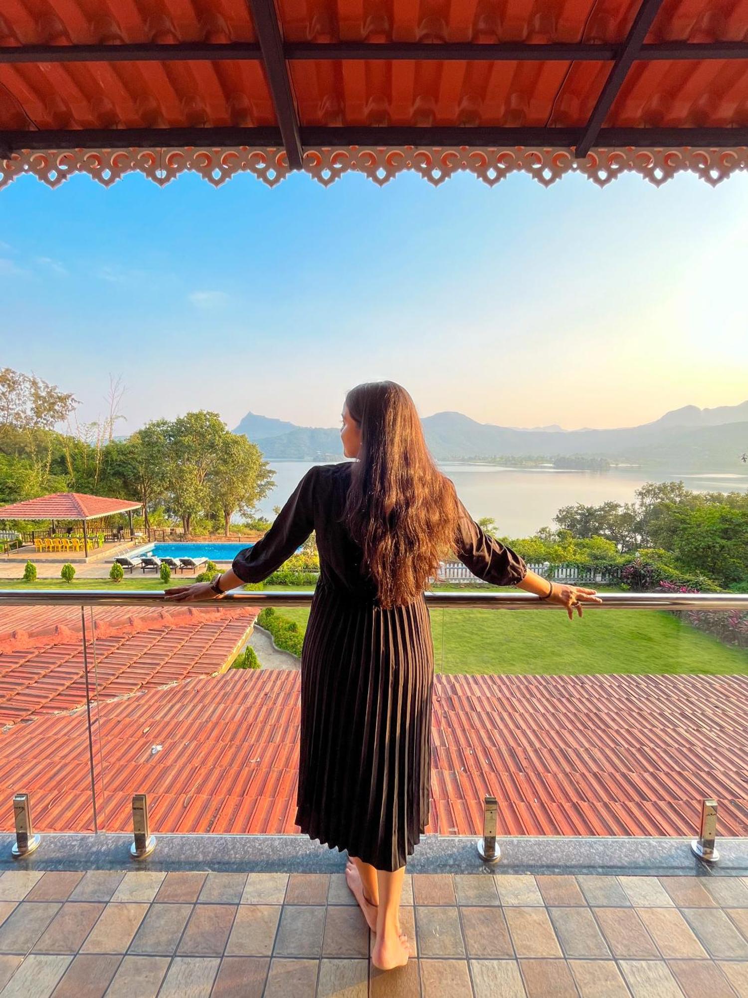 Villa Luxurious Infinity Pool Overlooking Pawna For Parties And Events *