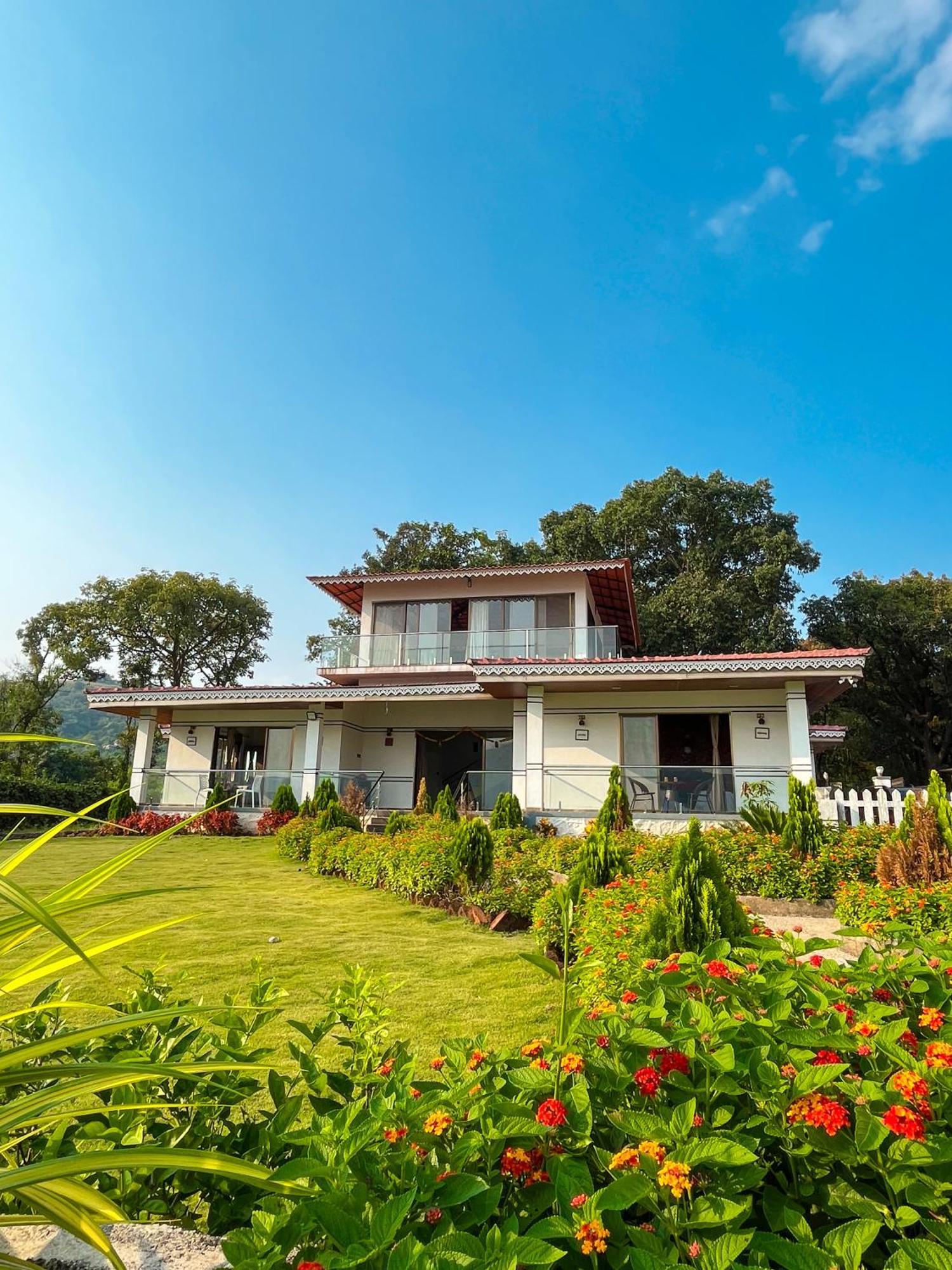 Villa Luxurious Infinity Pool Overlooking Pawna For Parties And Events
